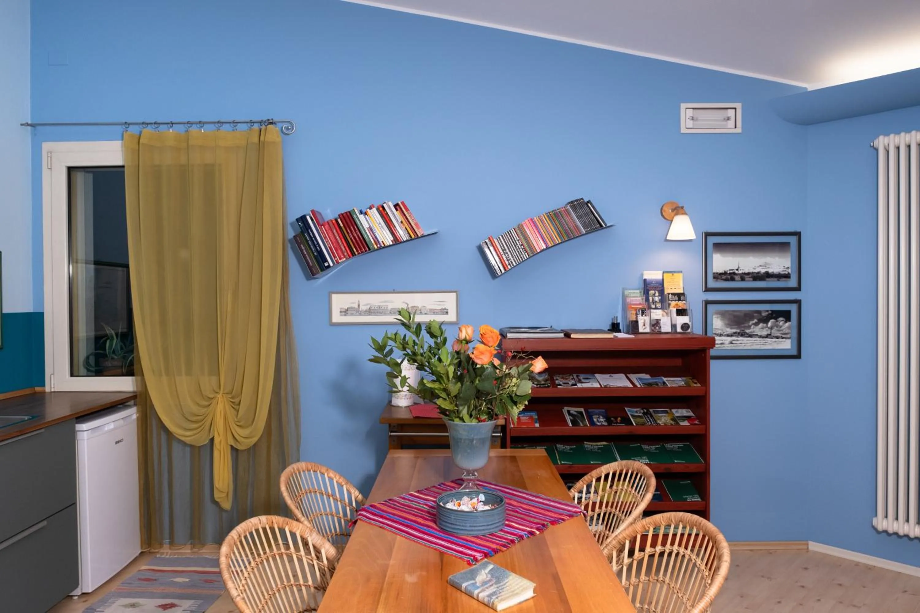 Kitchen or kitchenette in Rosa Tea B&B