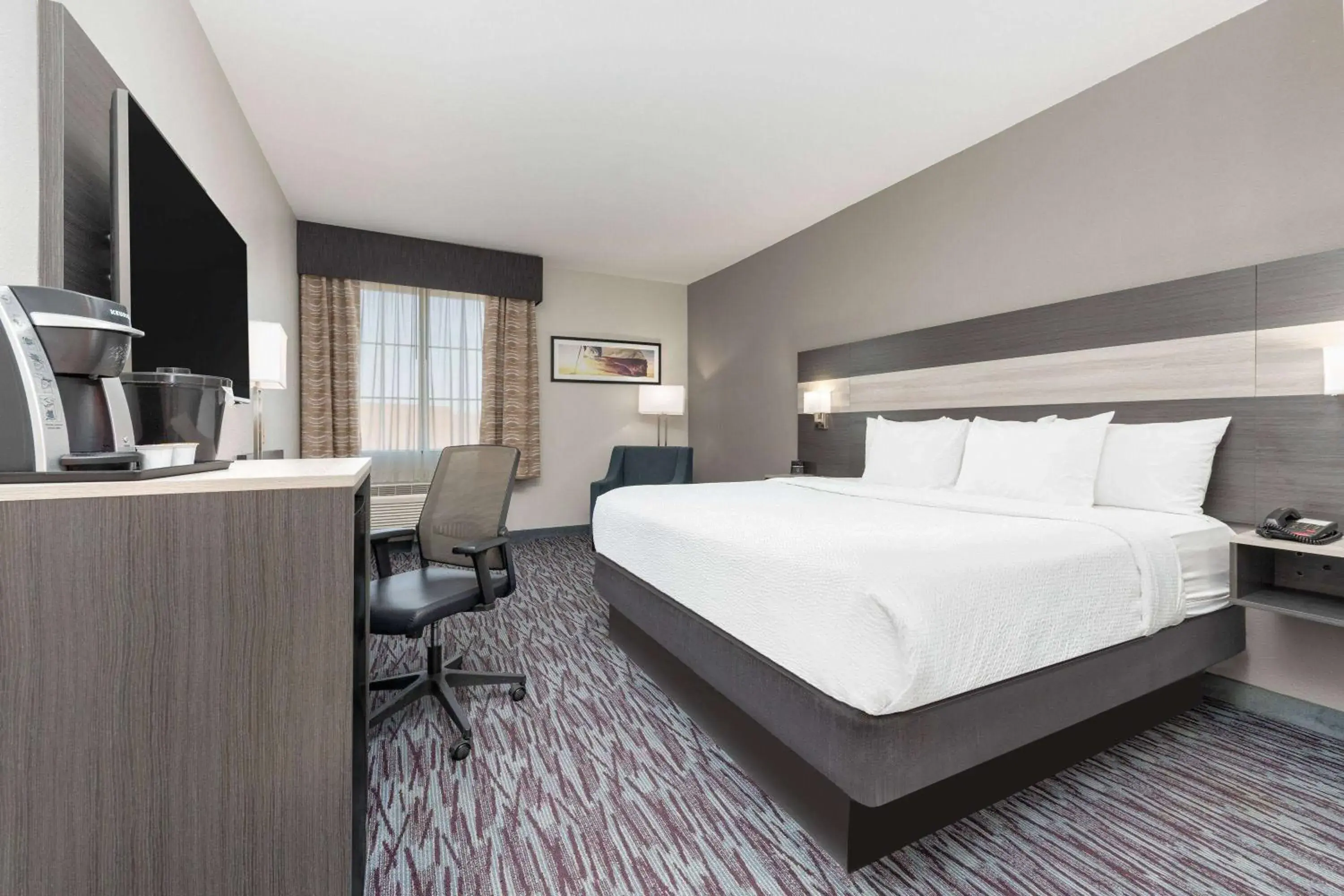 King Room - Non-Smoking in La Quinta by Wyndham Allen at The Village King Room - Non-Smoking in La Quinta by Wyndham Allen at The Village