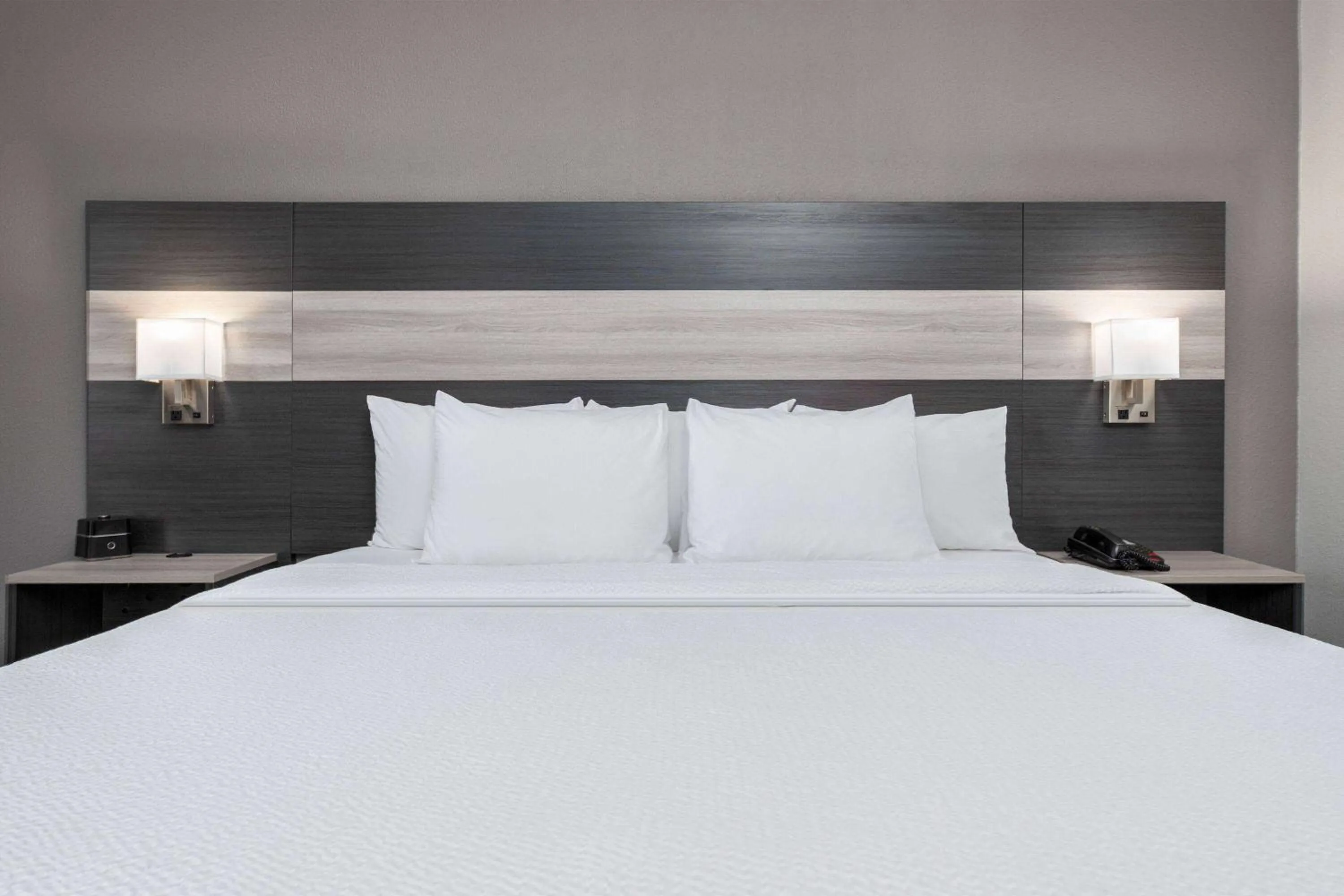 Photo of the whole room, Bed in La Quinta by Wyndham Allen at The Village