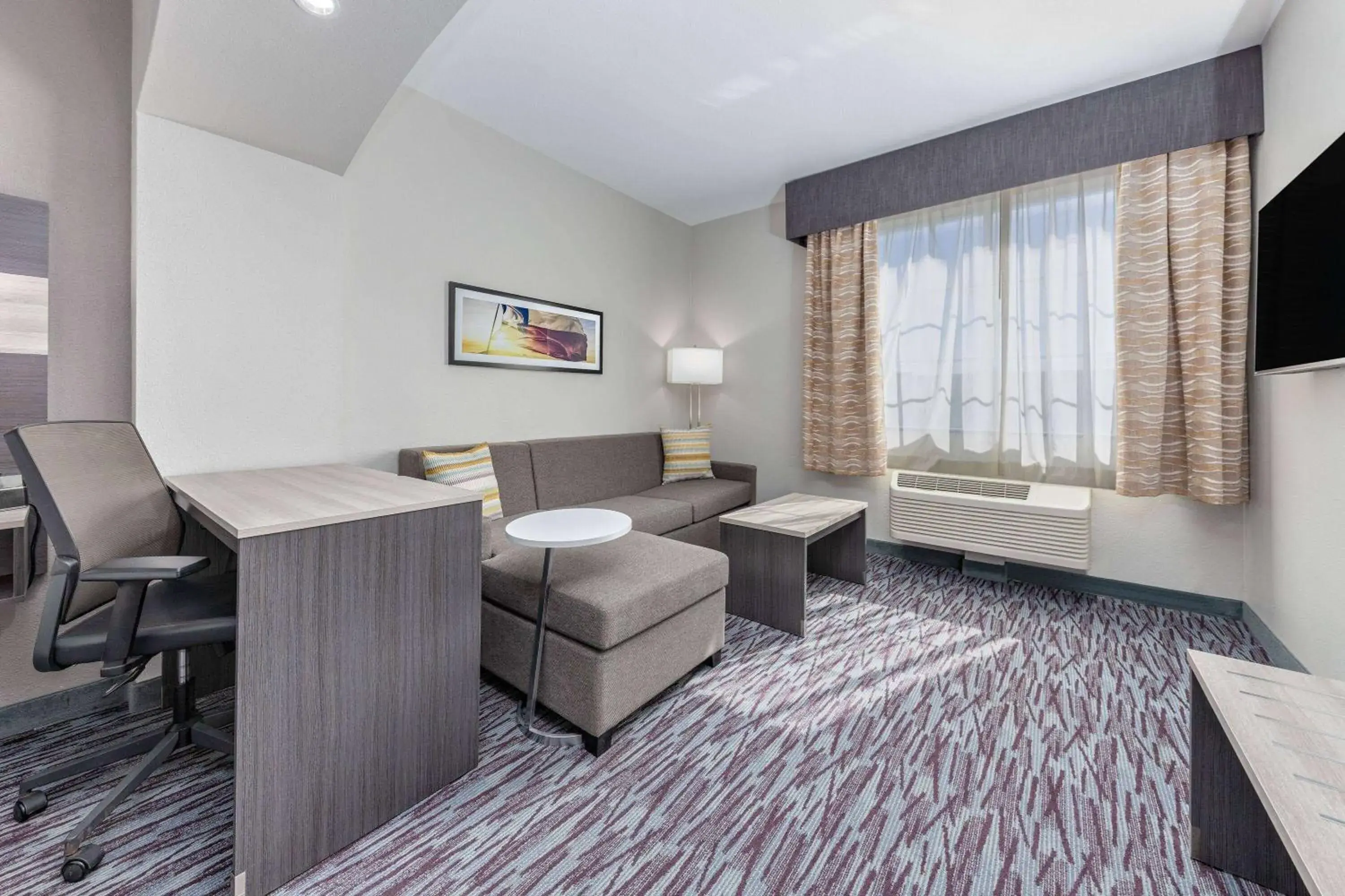 Photo of the whole room, Bed in La Quinta by Wyndham Allen at The Village Photo of the whole room, Bed in La Quinta by Wyndham Allen at The Village