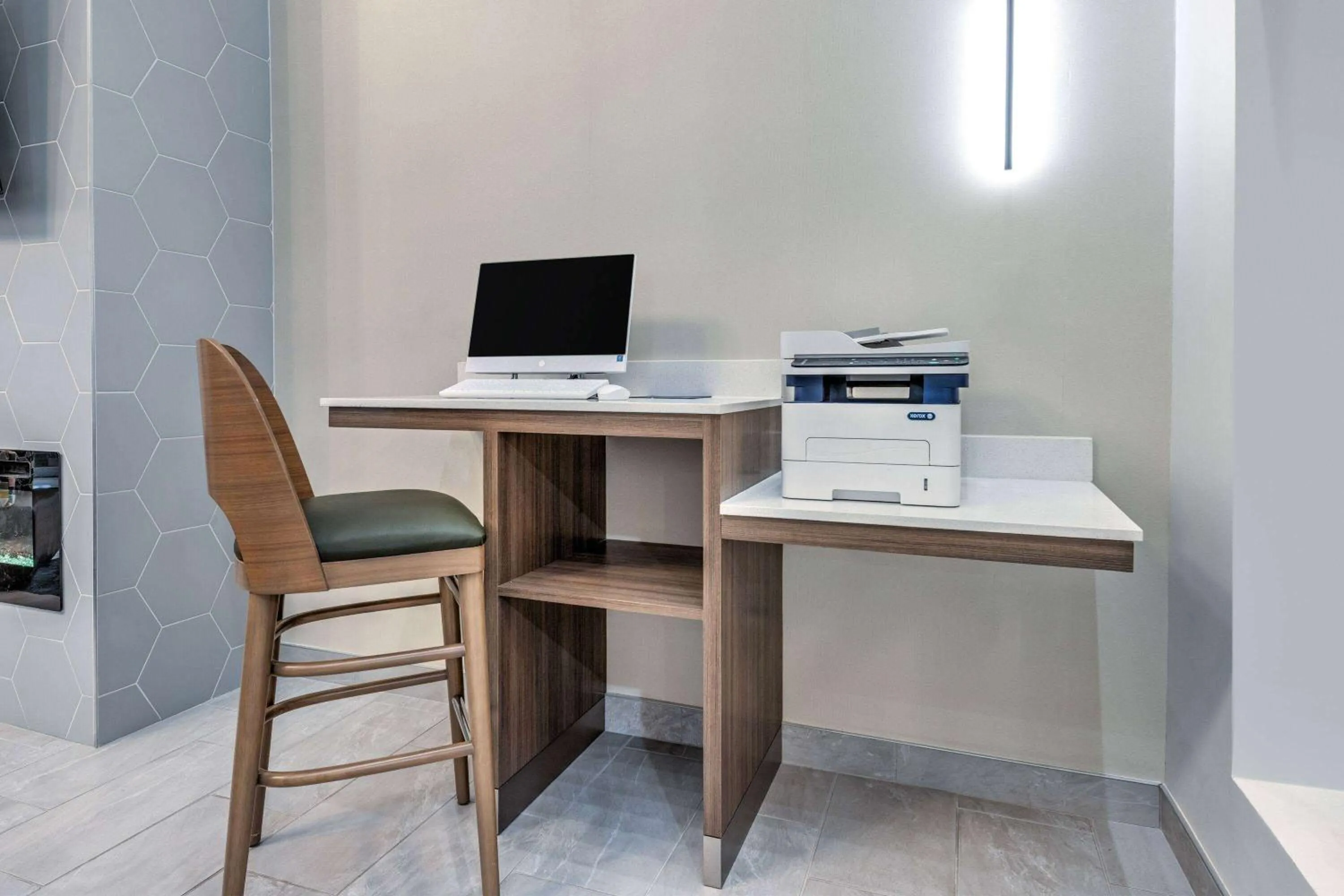 Business facilities in La Quinta by Wyndham Allen at The Village