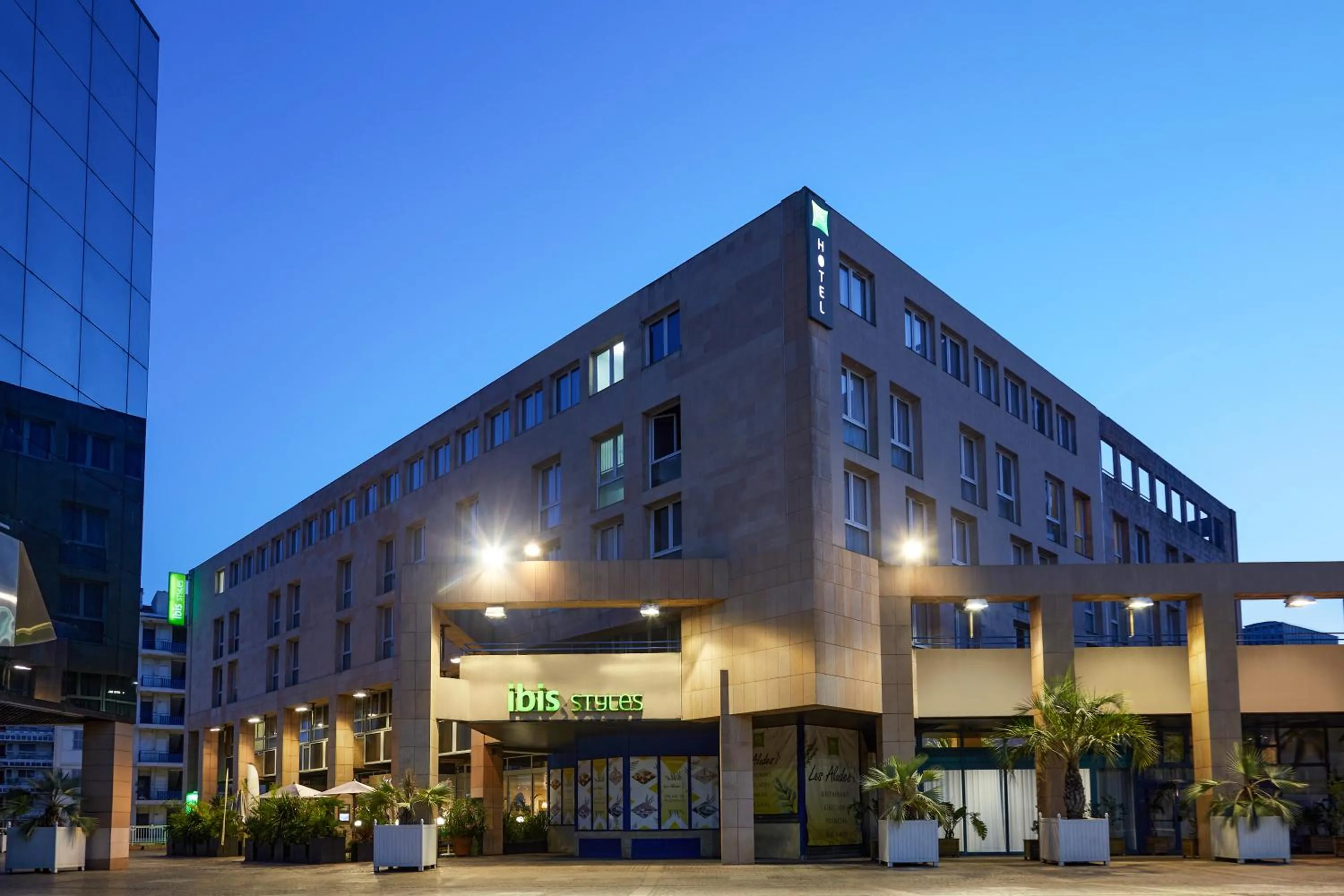 Property building in ibis Styles Toulon Centre Port