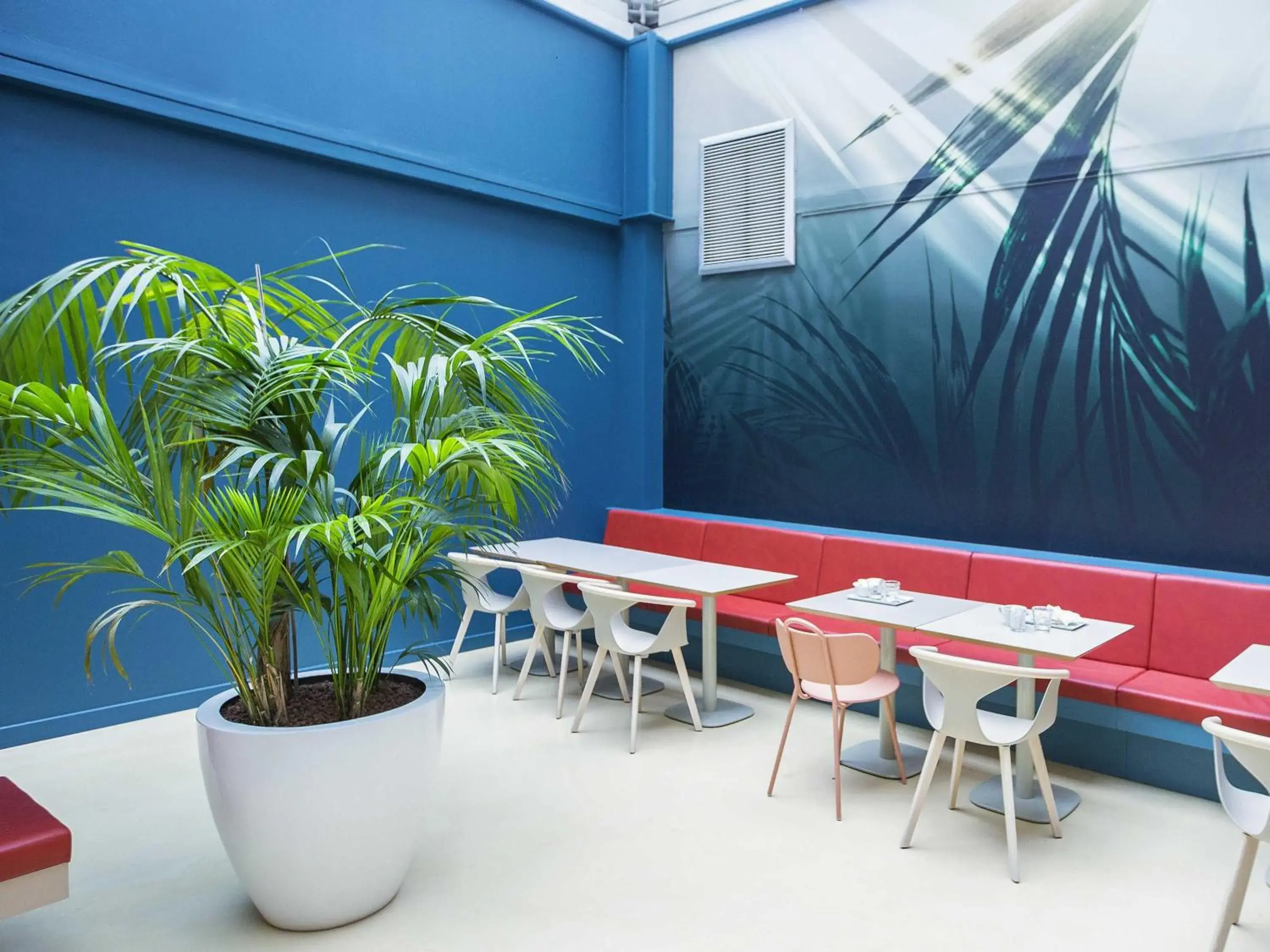 Restaurant/places to eat in ibis Styles Toulon Centre Port Restaurant/places to eat in ibis Styles Toulon Centre Port