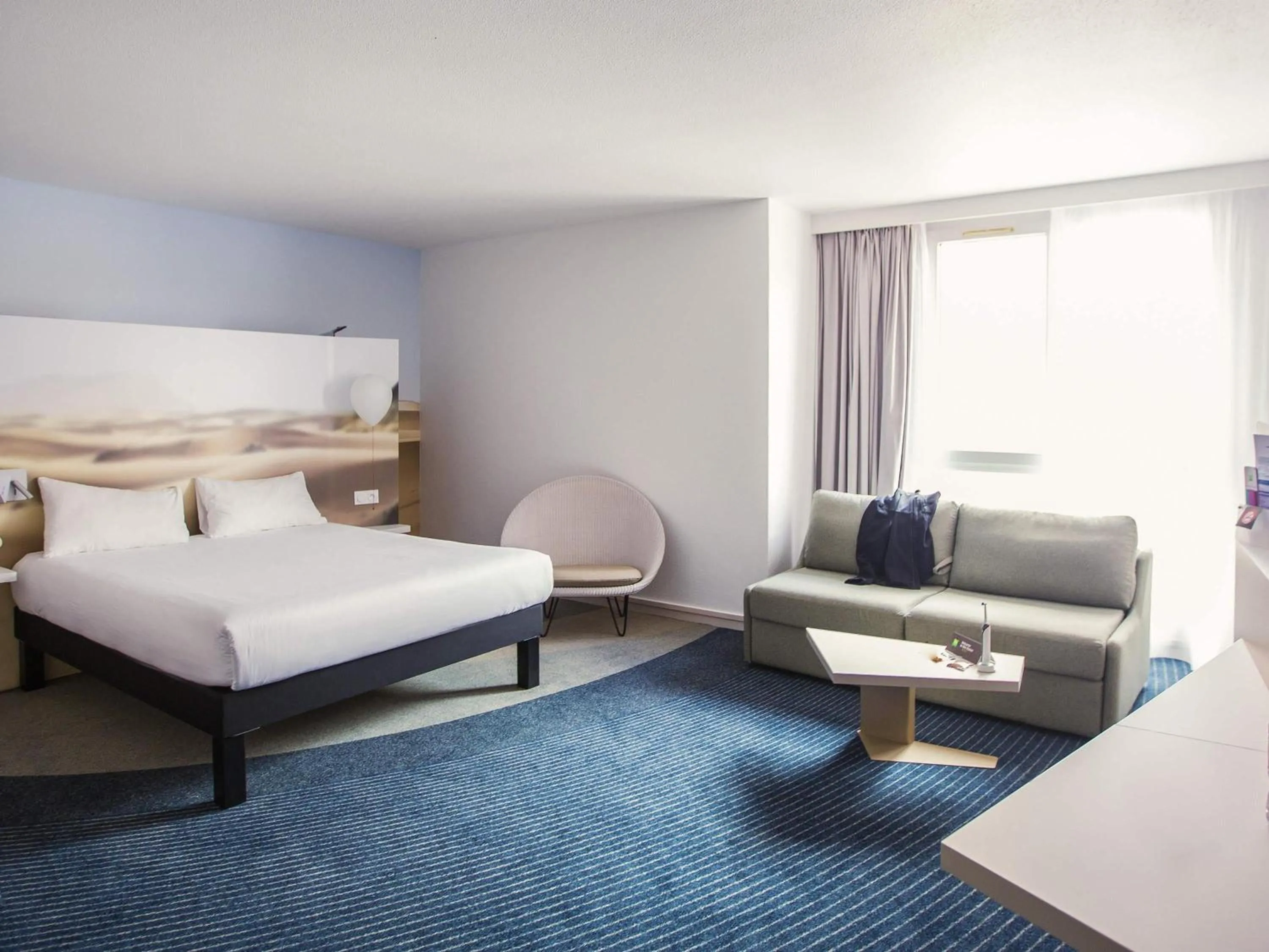 Photo of the whole room, Bed in ibis Styles Toulon Centre Port