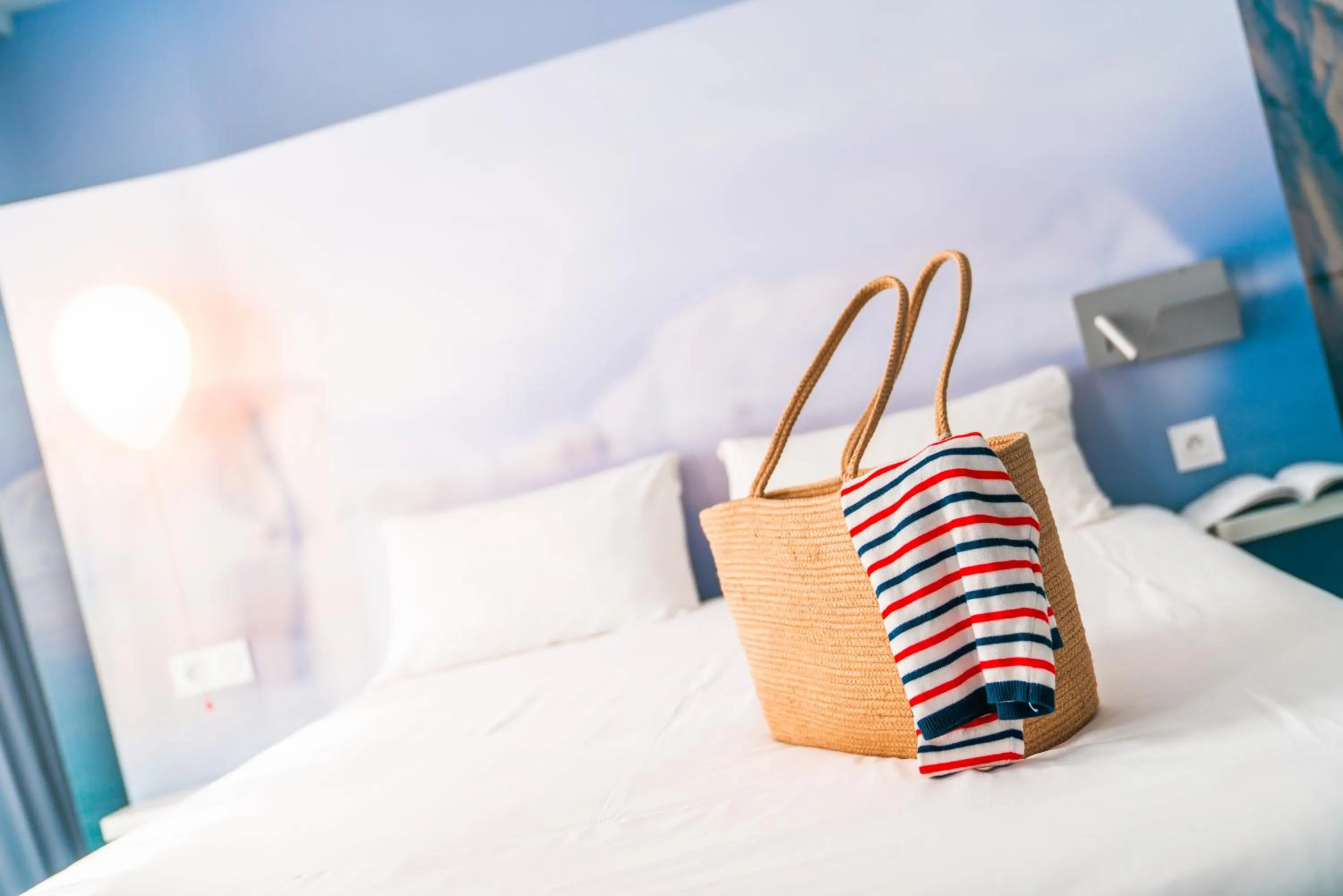 Bedroom, Bed in ibis Styles Toulon Centre Port