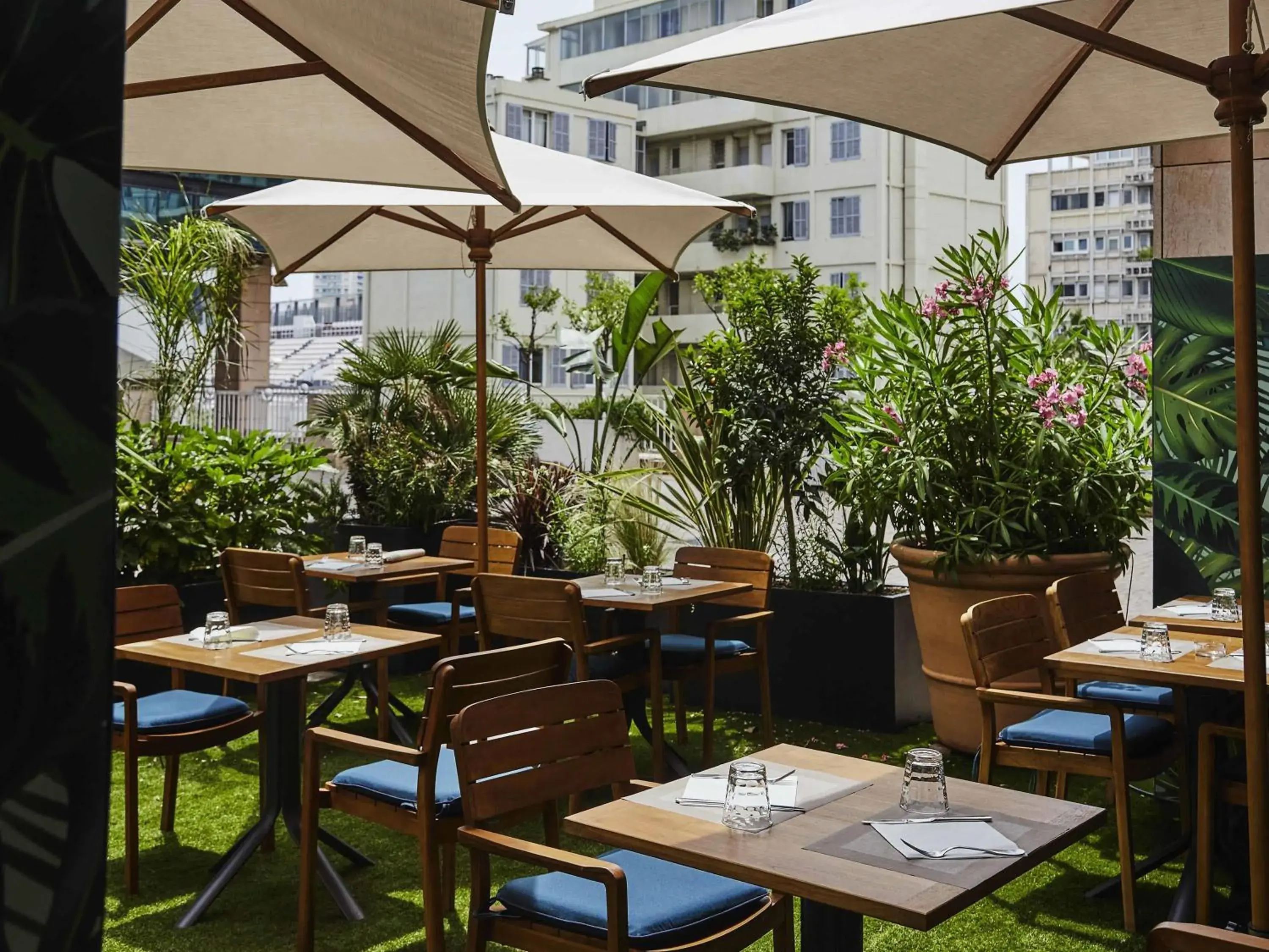 Lounge or bar in ibis Styles Toulon Centre Port Lounge or bar in ibis Styles Toulon Centre Port