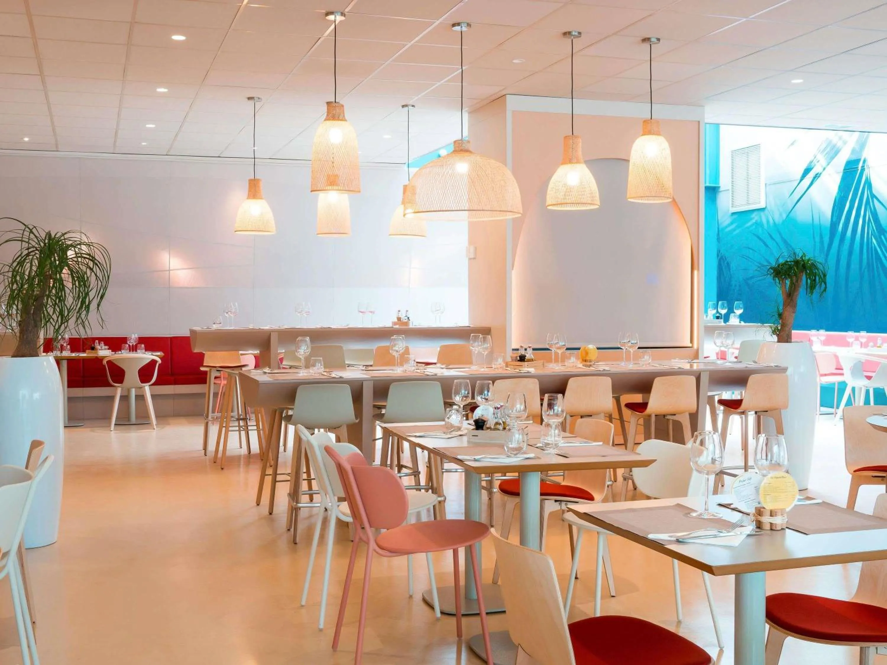 Restaurant/places to eat in ibis Styles Toulon Centre Port