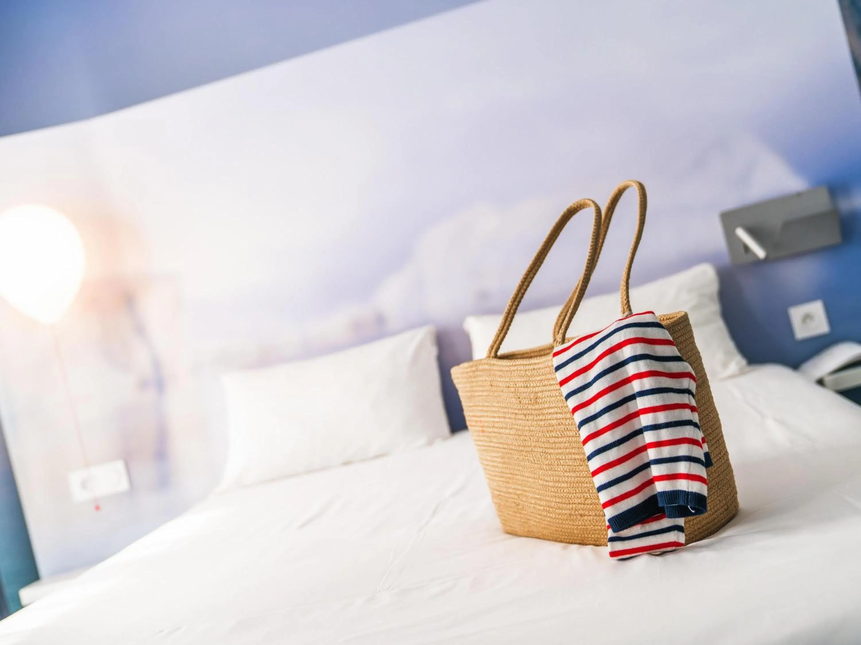 Bedroom, Bed in ibis Styles Toulon Centre Port