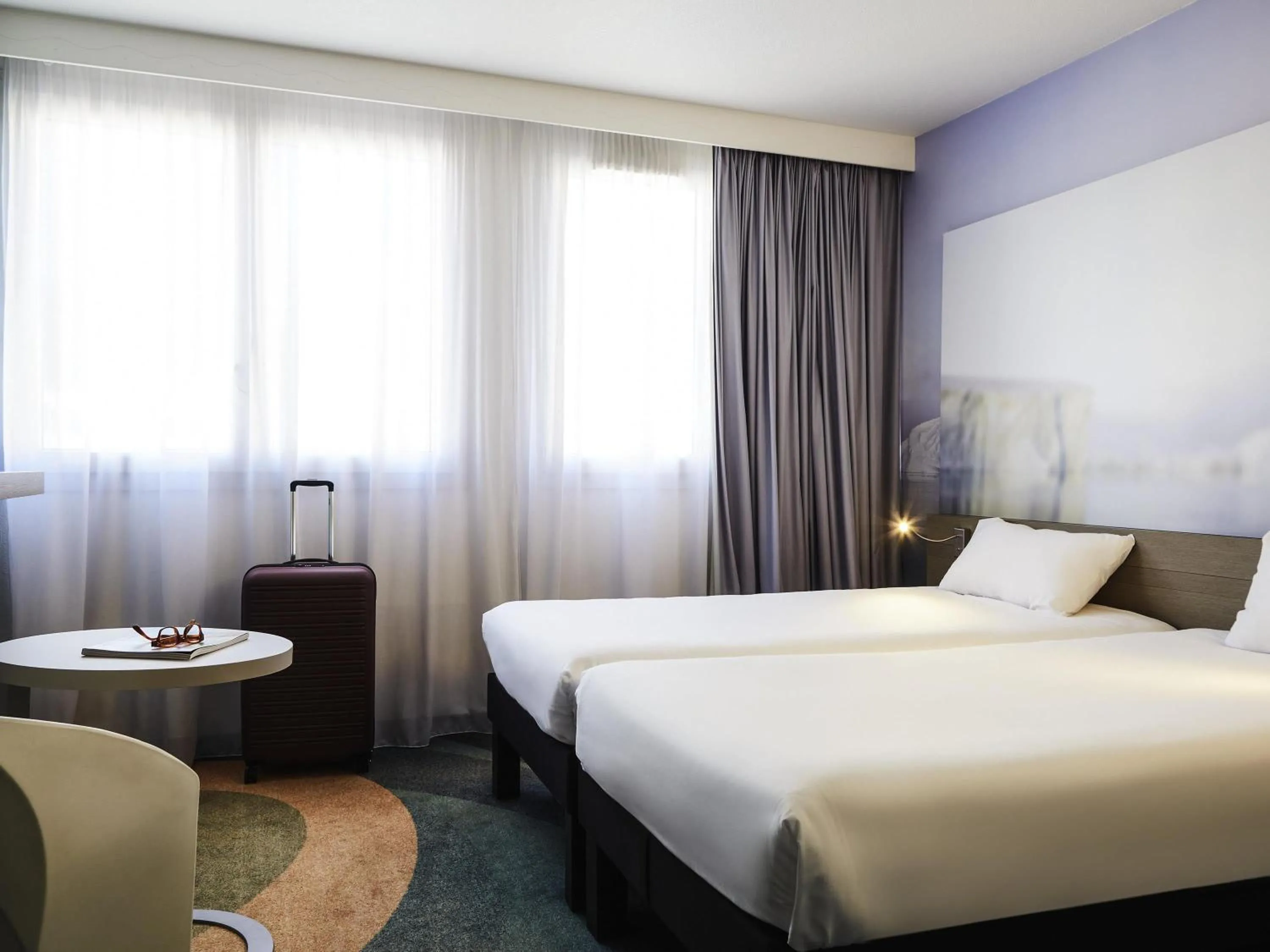 Bedroom, Bed in ibis Styles Toulon Centre Port