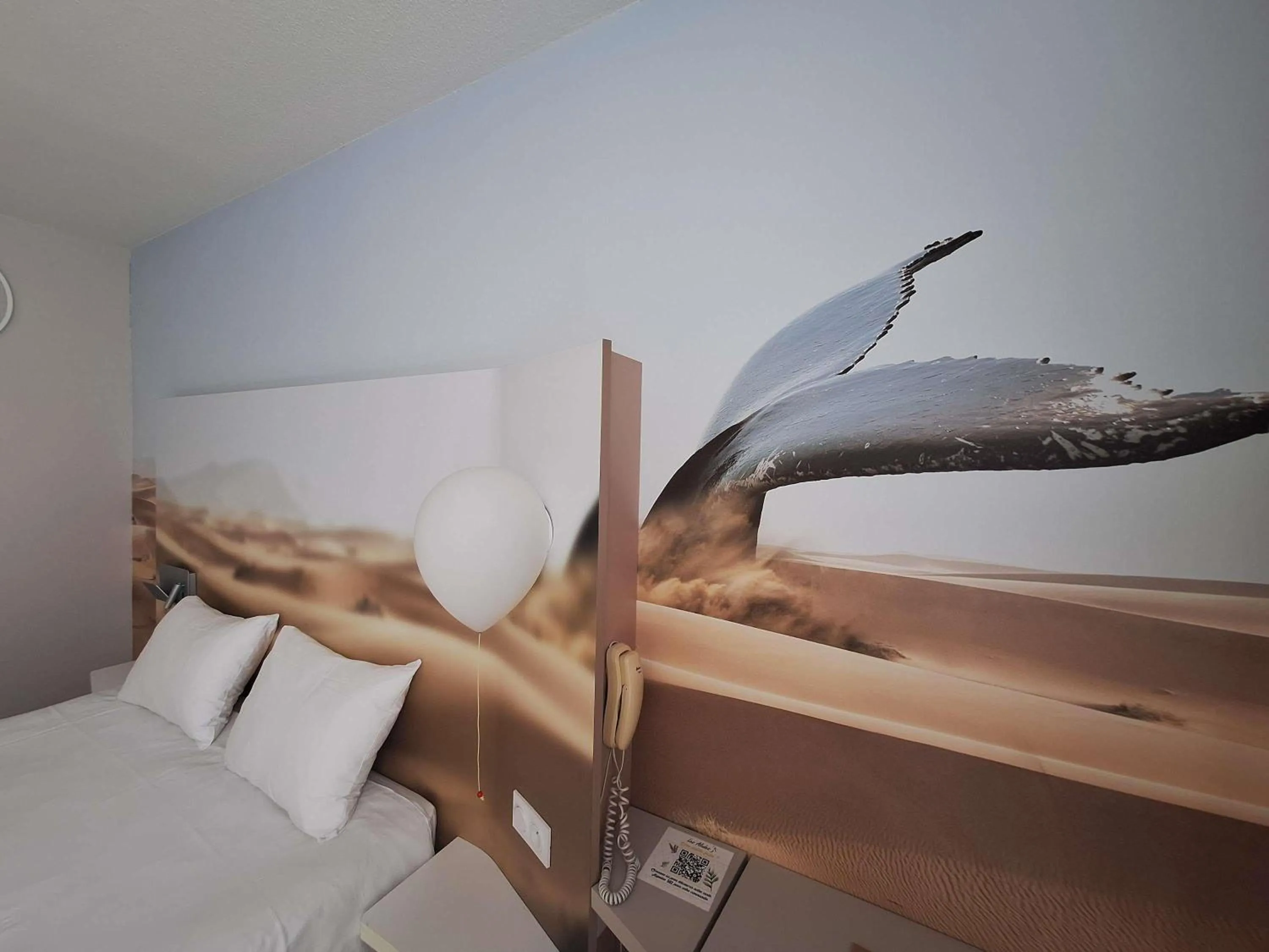 Bedroom, Bed in ibis Styles Toulon Centre Port