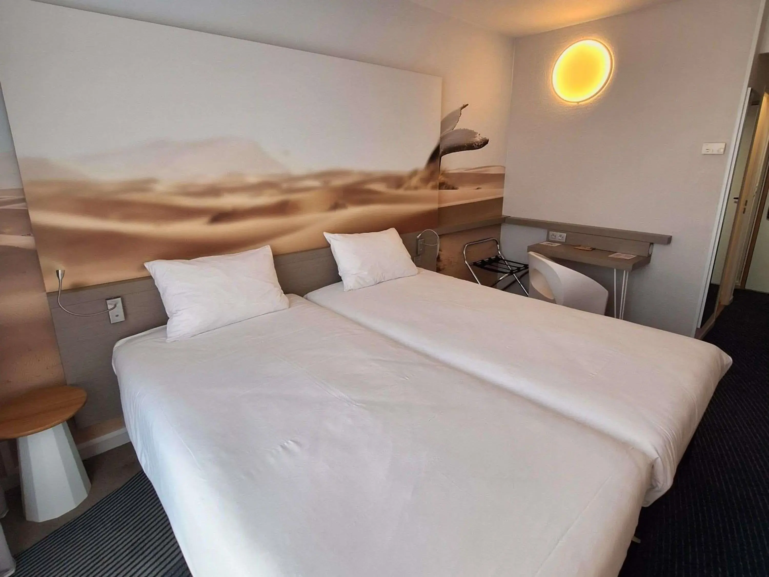 Bedroom, Bed in ibis Styles Toulon Centre Port Bedroom, Bed in ibis Styles Toulon Centre Port