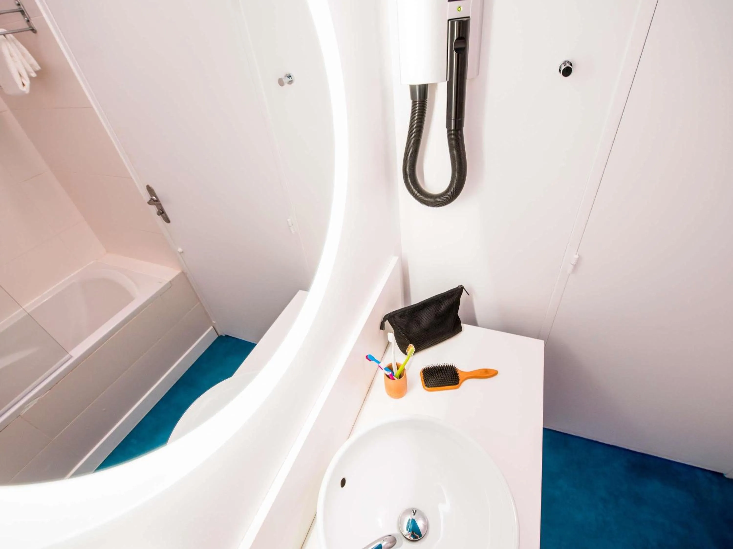 Bedroom in ibis Styles Toulon Centre Port