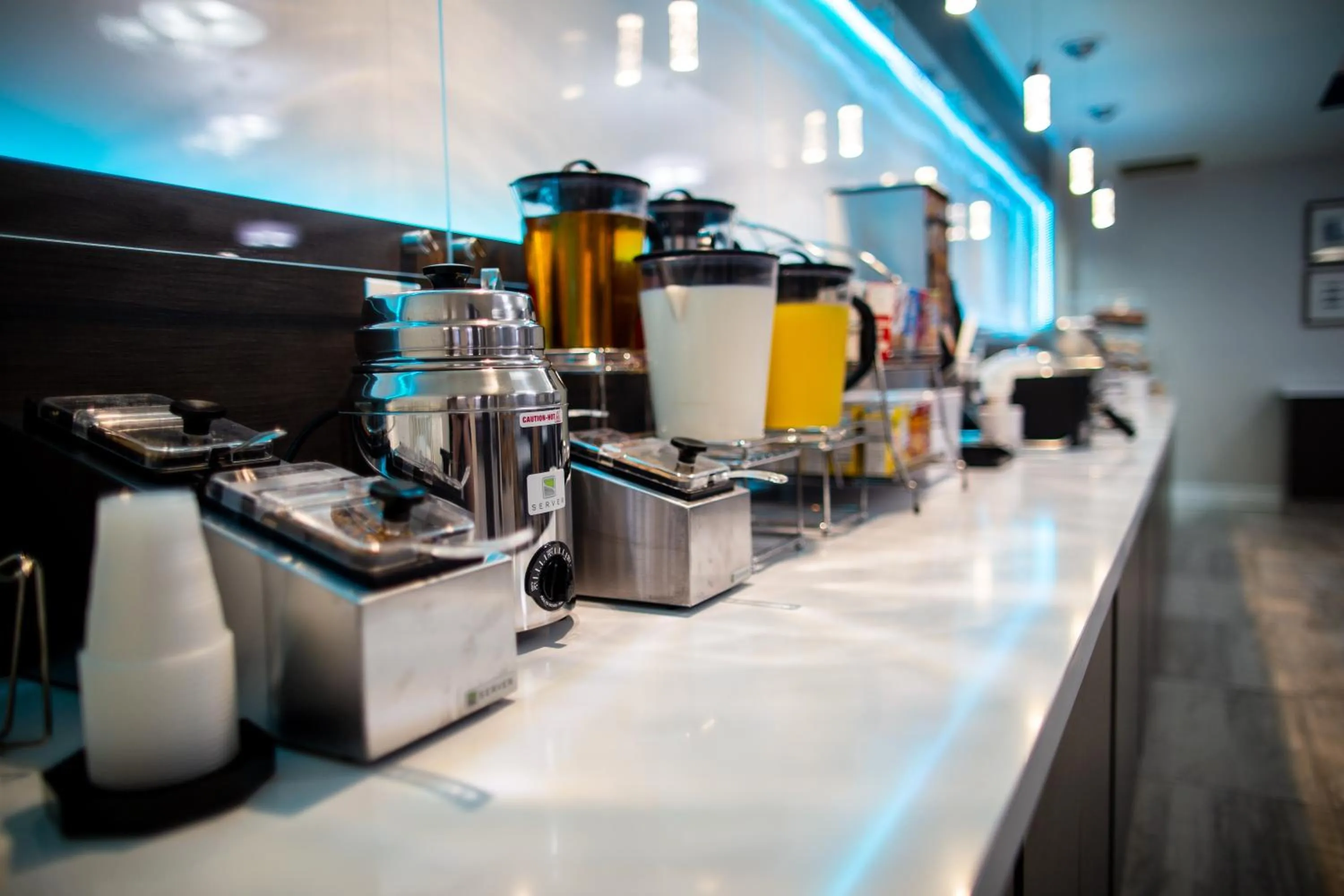 Coffee/tea facilities in La Quinta by Wyndham Houston East at Normandy