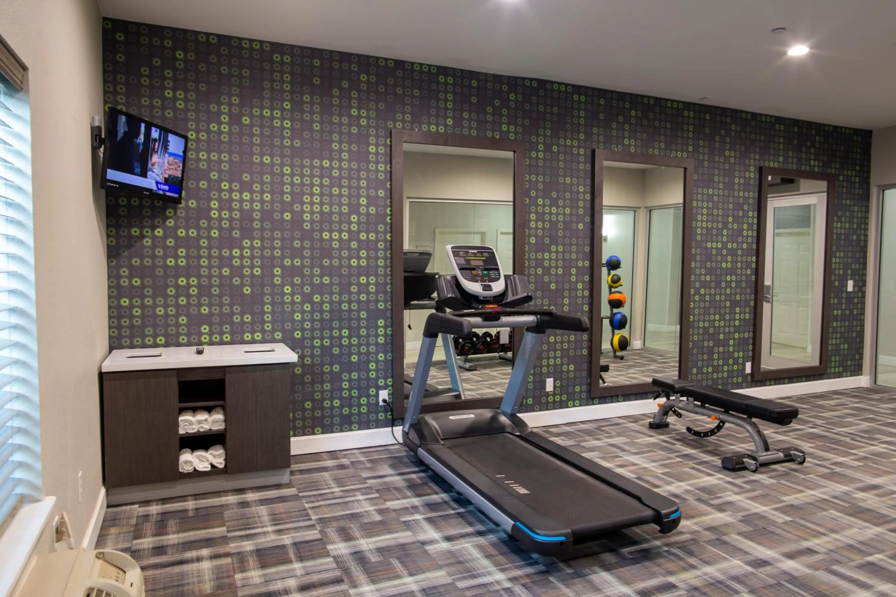 Fitness centre/facilities in La Quinta by Wyndham Houston East at Normandy