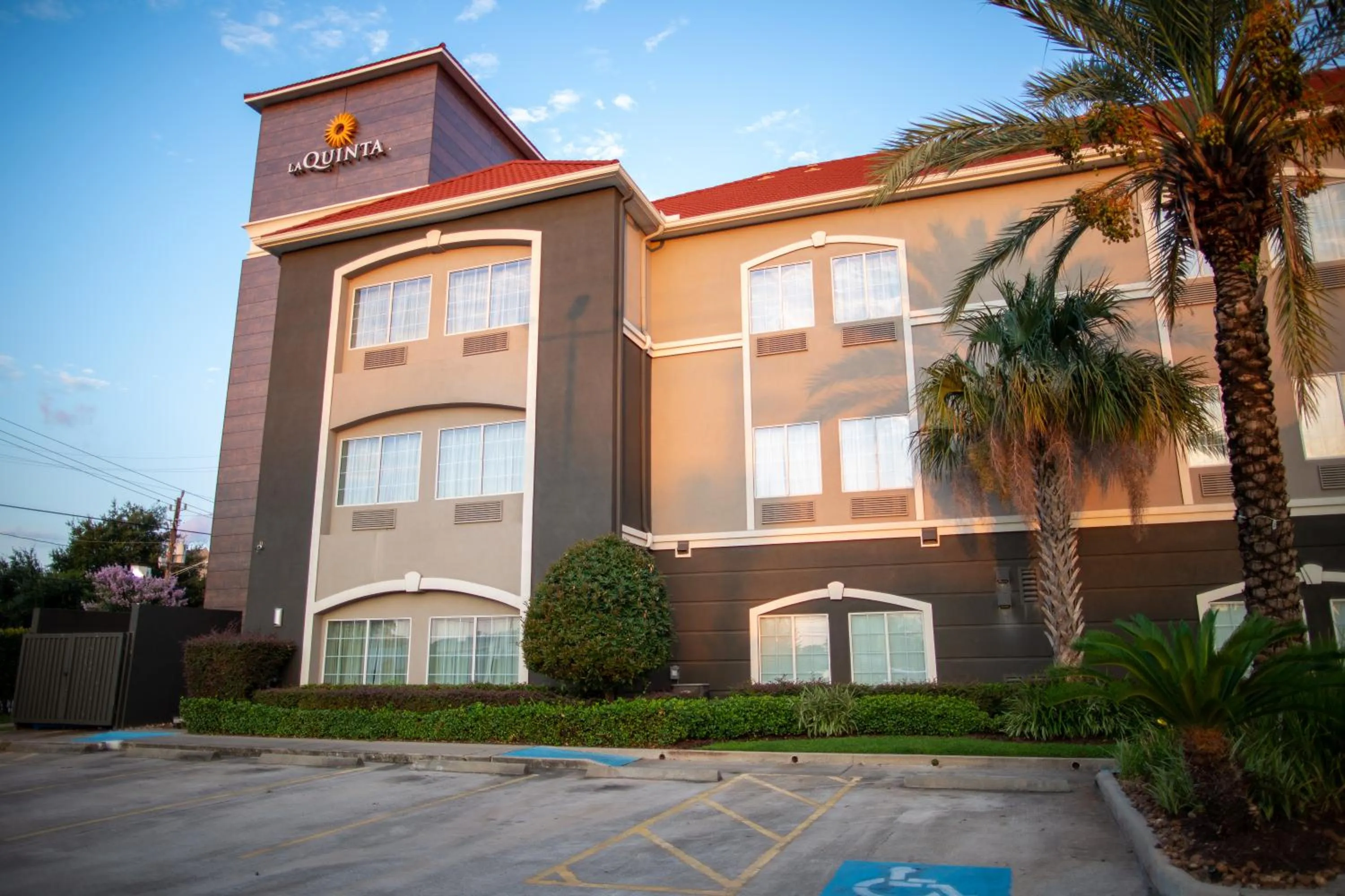 Property building in La Quinta by Wyndham Houston East at Normandy