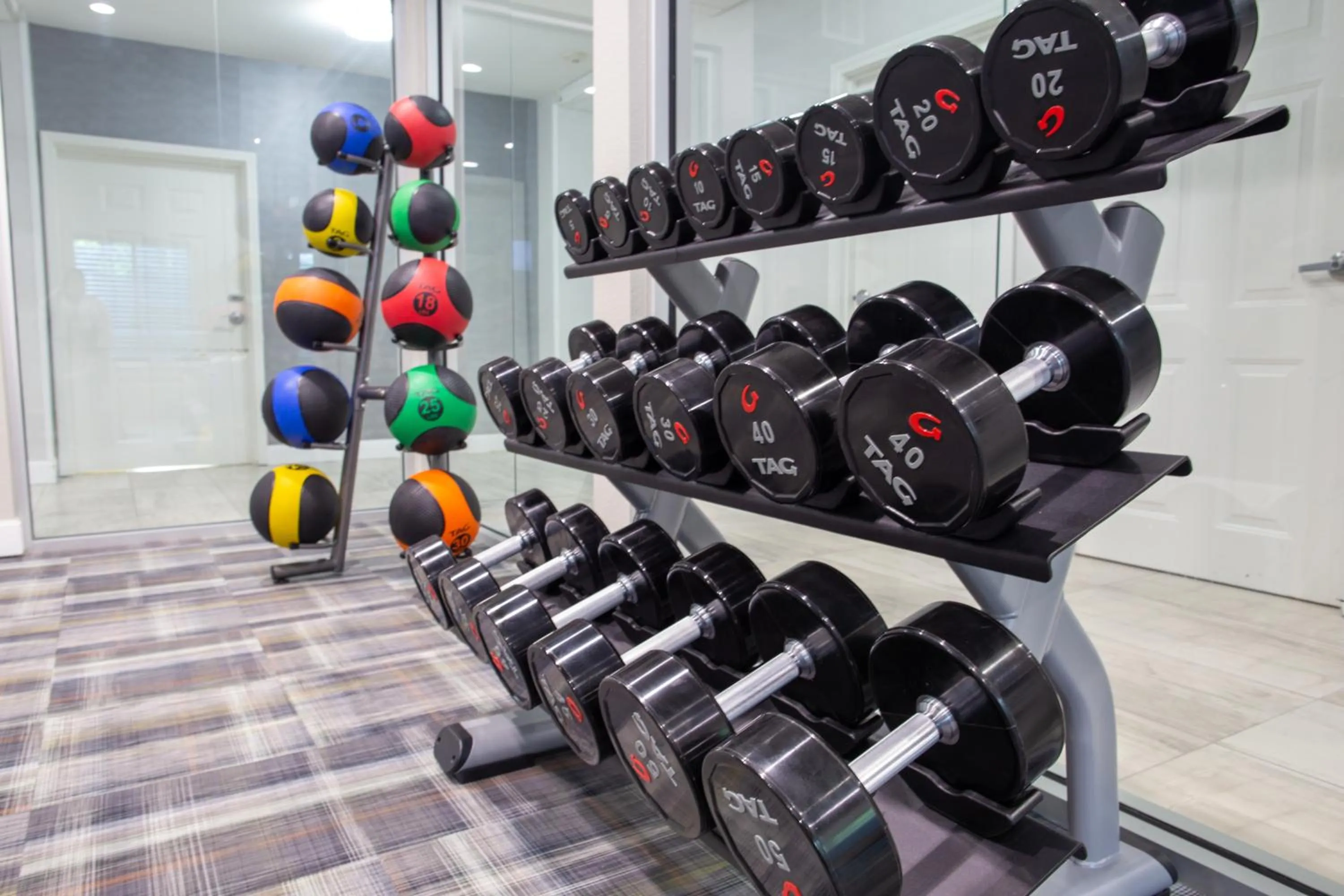 Fitness centre/facilities in La Quinta by Wyndham Houston East at Normandy