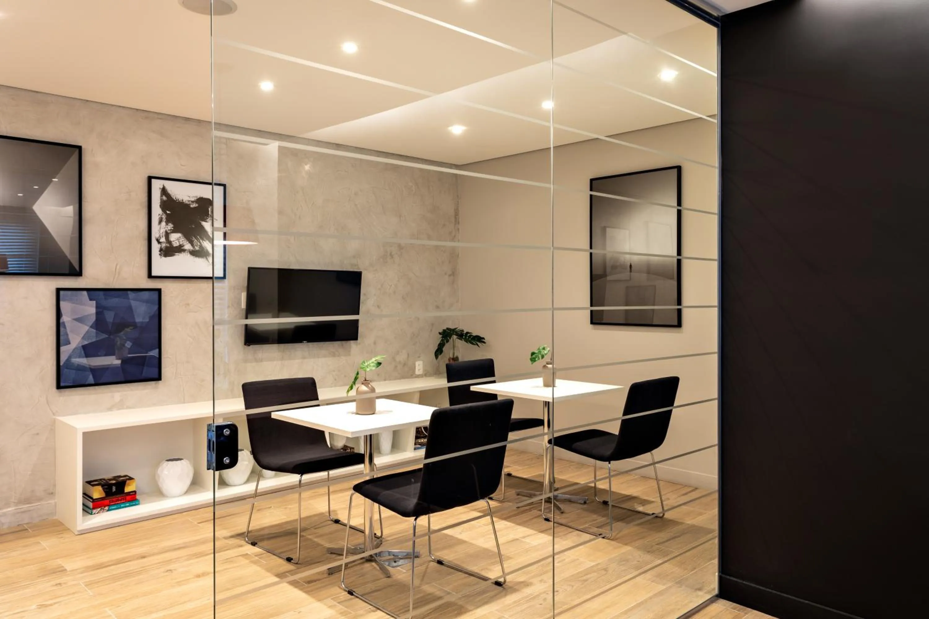 Meeting/conference room in 360 Luz