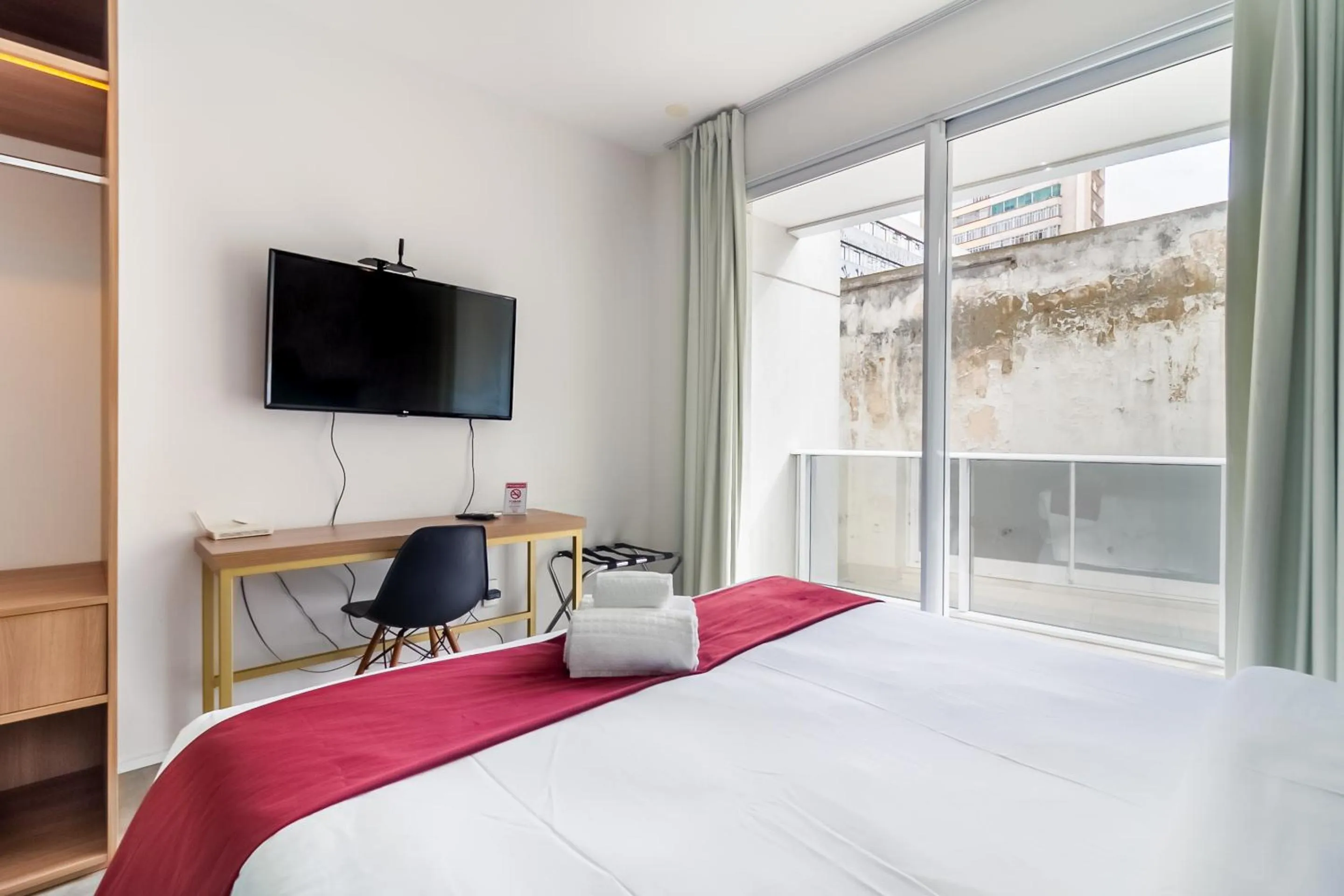 Bedroom, Bed in 360 Luz