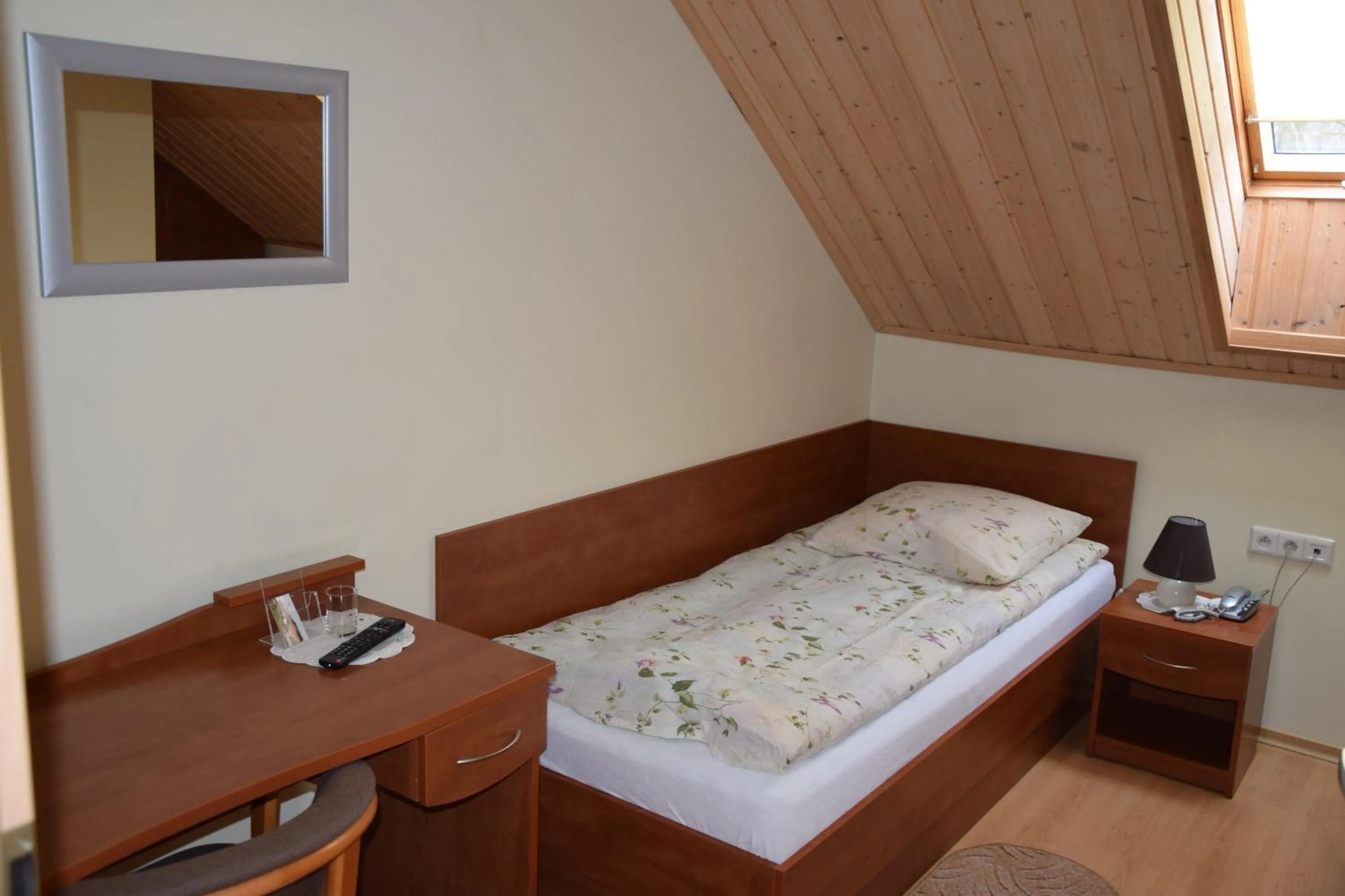 Bed in Inter-Bar-Motel
