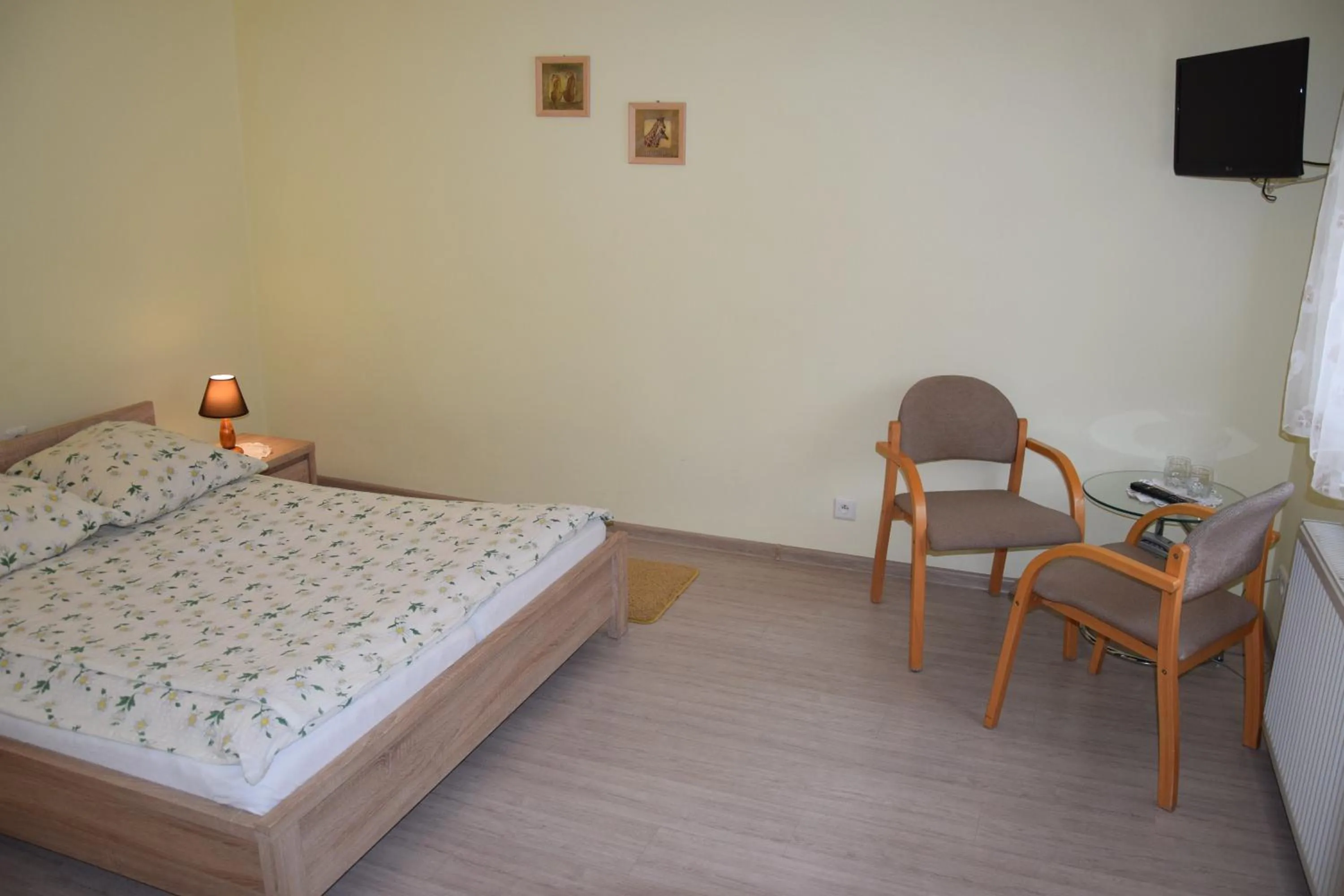 Bed in Inter-Bar-Motel