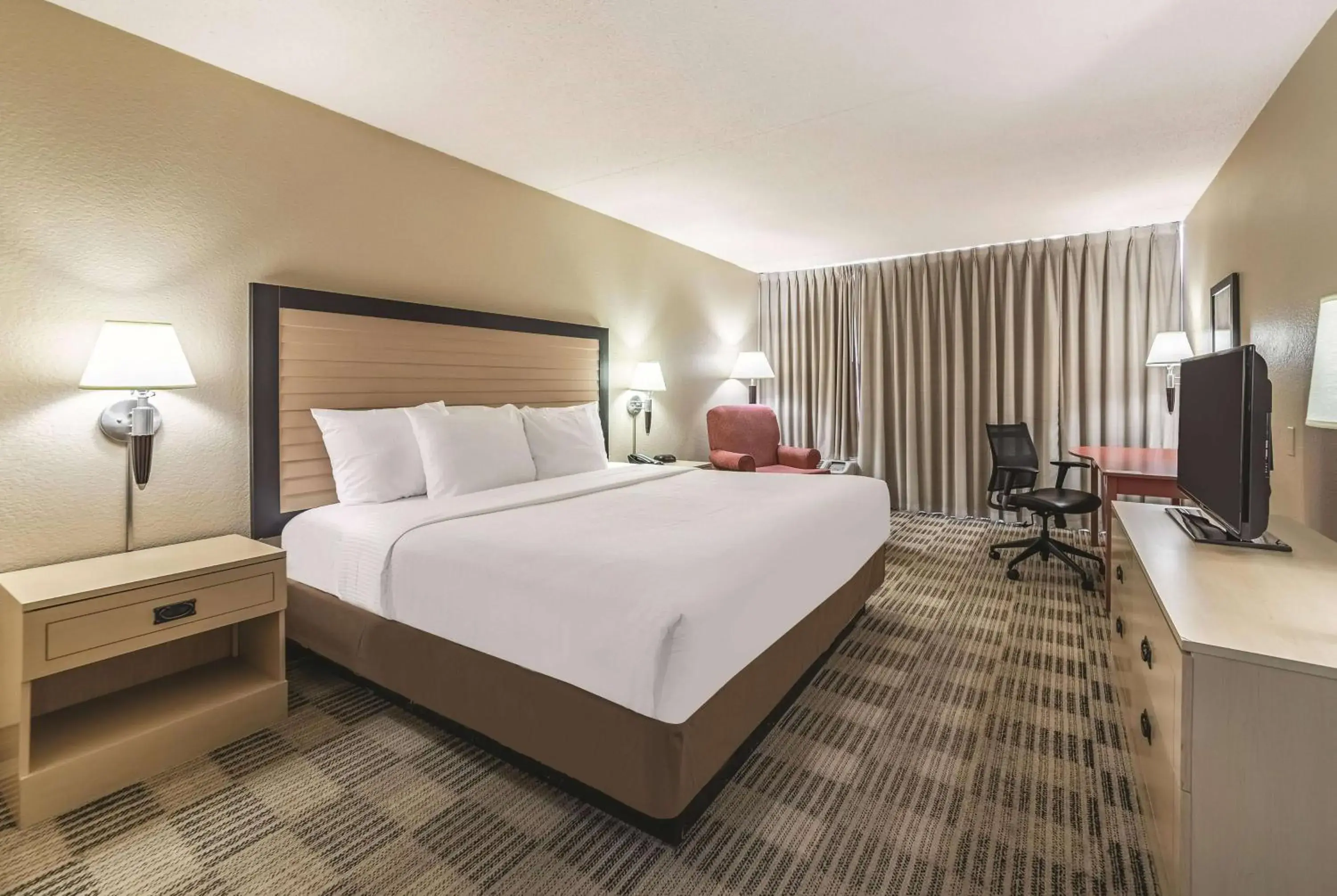 Photo of the whole room, Bed in Ramada Inn by Wyndham Fairfield NJ Photo of the whole room, Bed in Ramada Inn by Wyndham Fairfield NJ