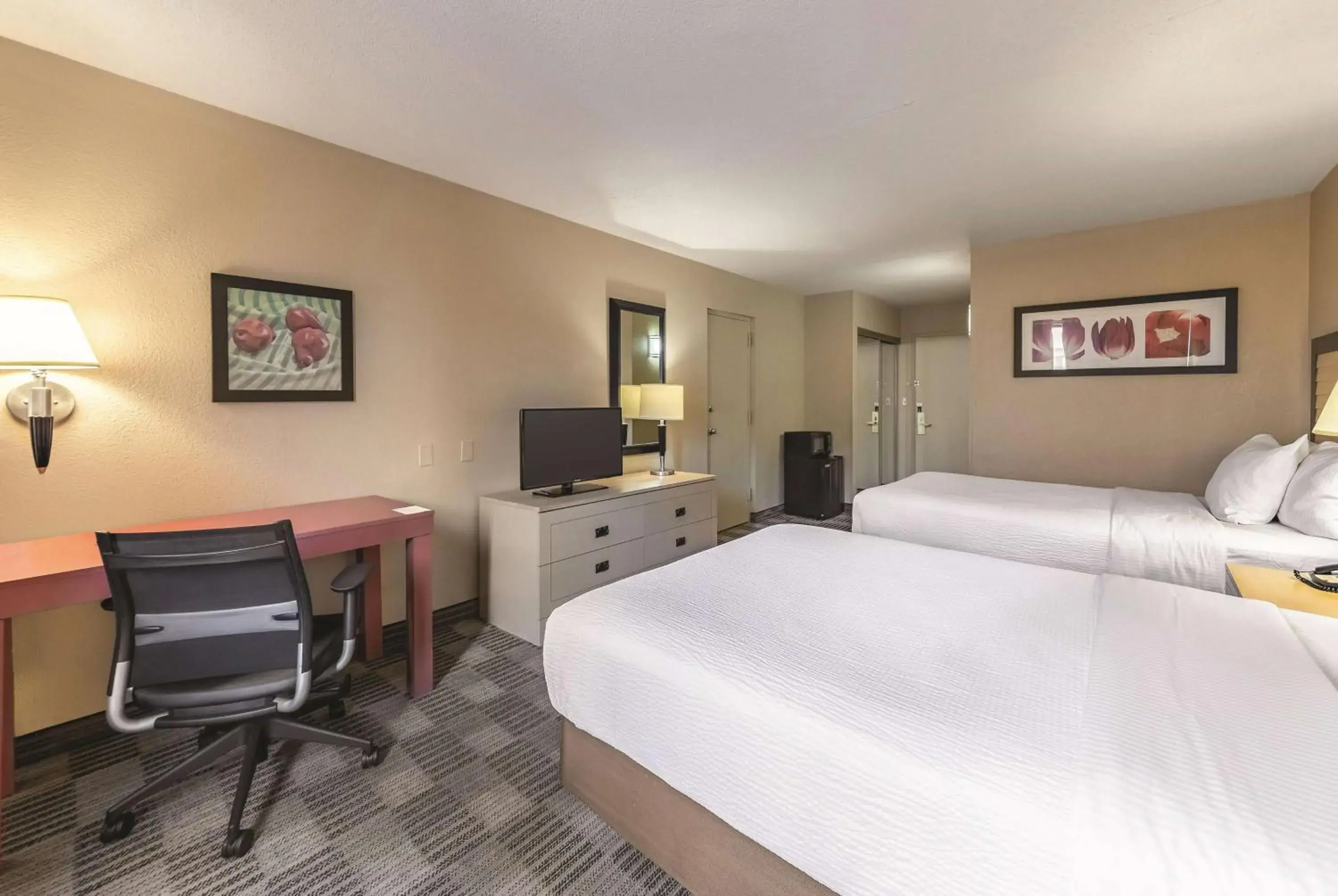 Photo of the whole room, Bed in Ramada Inn by Wyndham Fairfield NJ Photo of the whole room, Bed in Ramada Inn by Wyndham Fairfield NJ