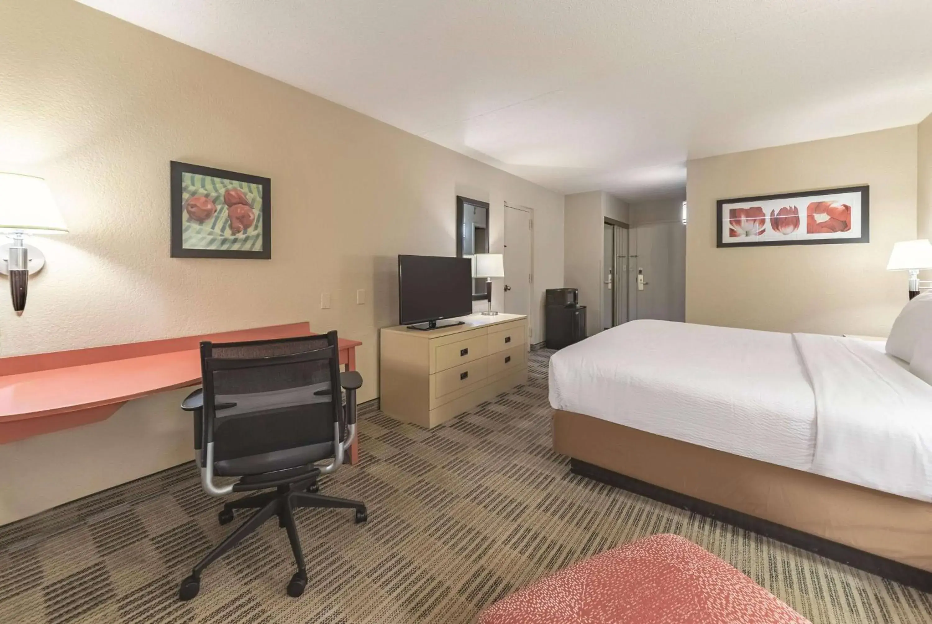 Photo of the whole room, Bed in Ramada Inn by Wyndham Fairfield NJ Photo of the whole room, Bed in Ramada Inn by Wyndham Fairfield NJ