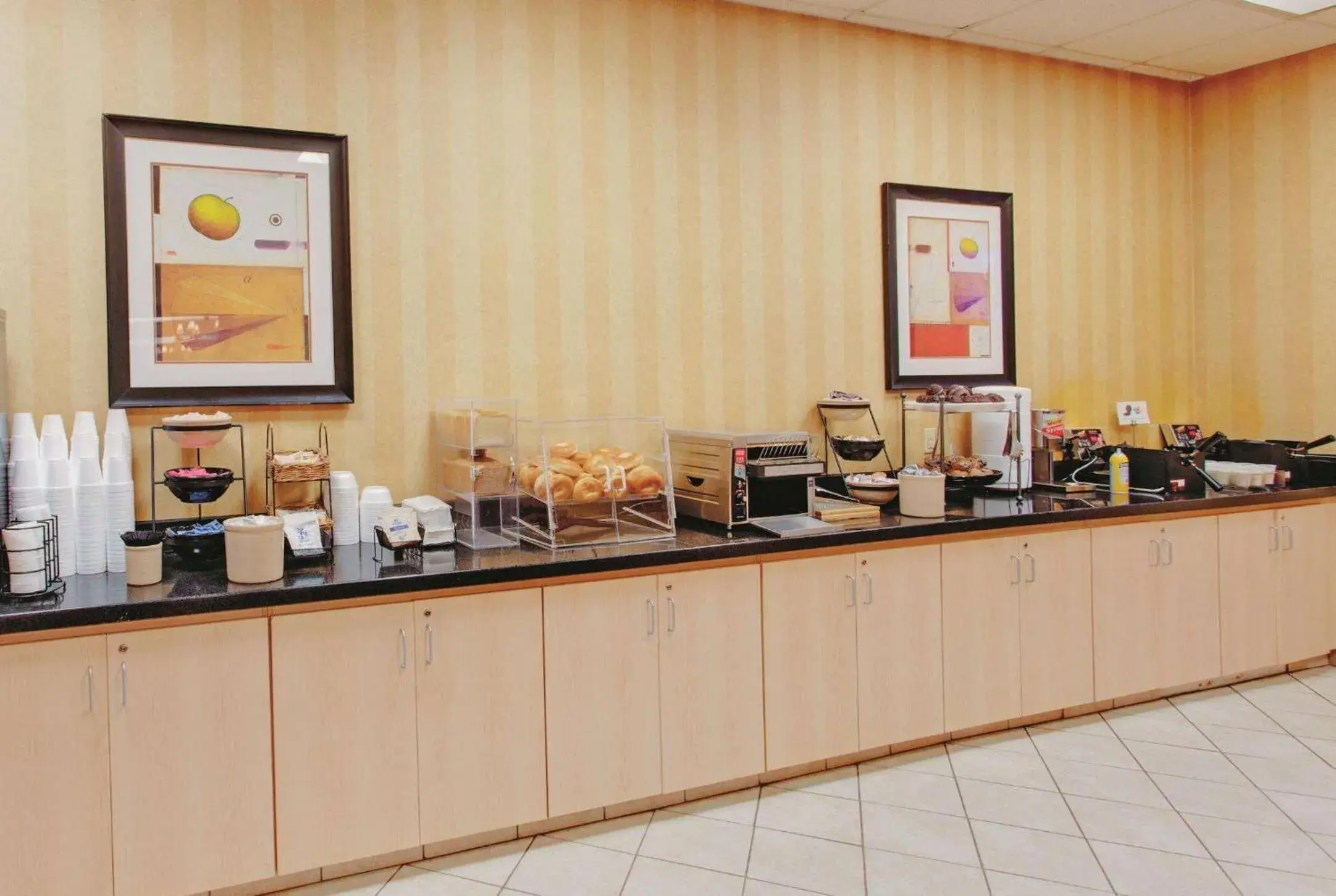 Breakfast in Ramada Inn by Wyndham Fairfield NJ Breakfast in Ramada Inn by Wyndham Fairfield NJ