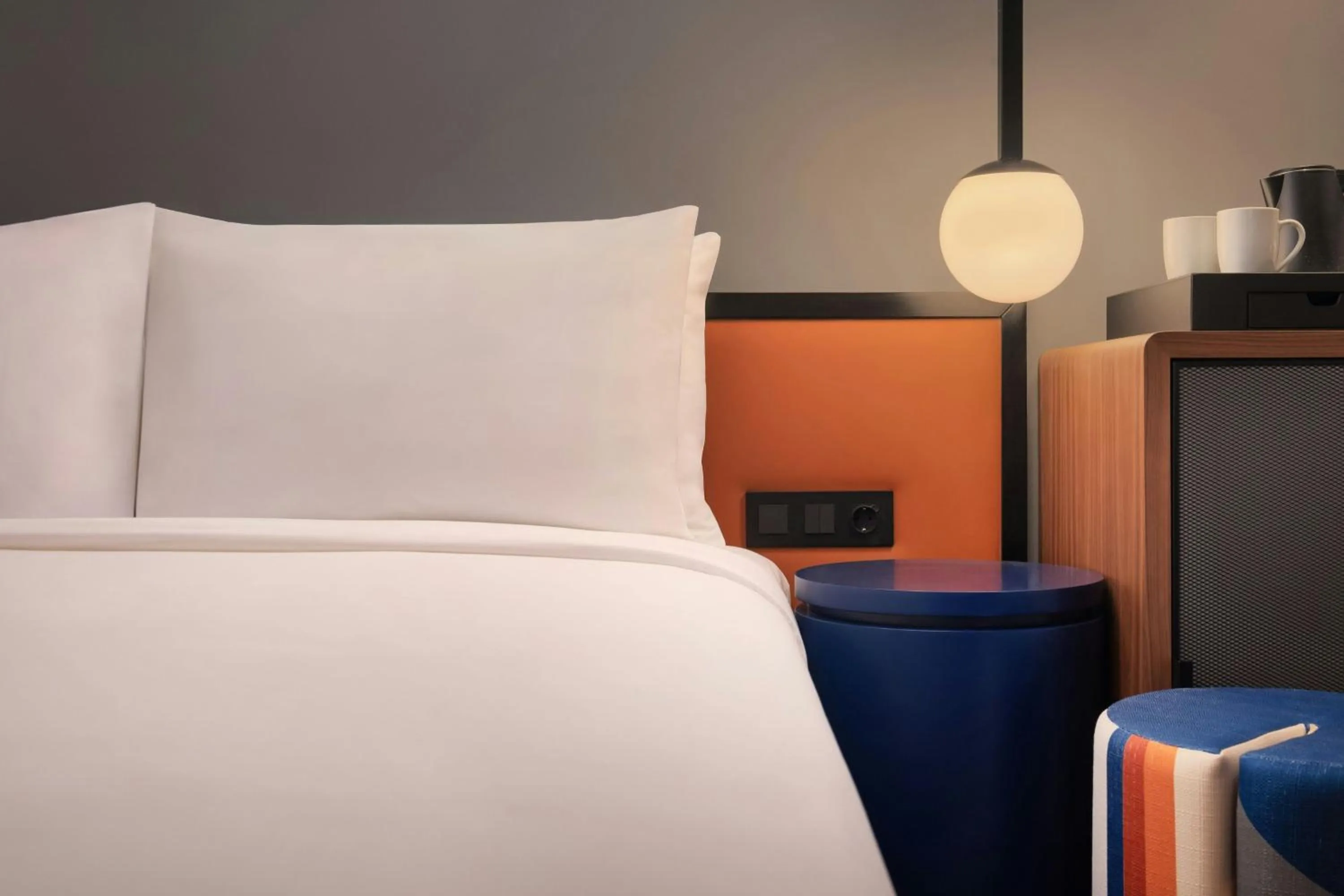 Photo of the whole room, Bed in Aloft Madrid Gran Via