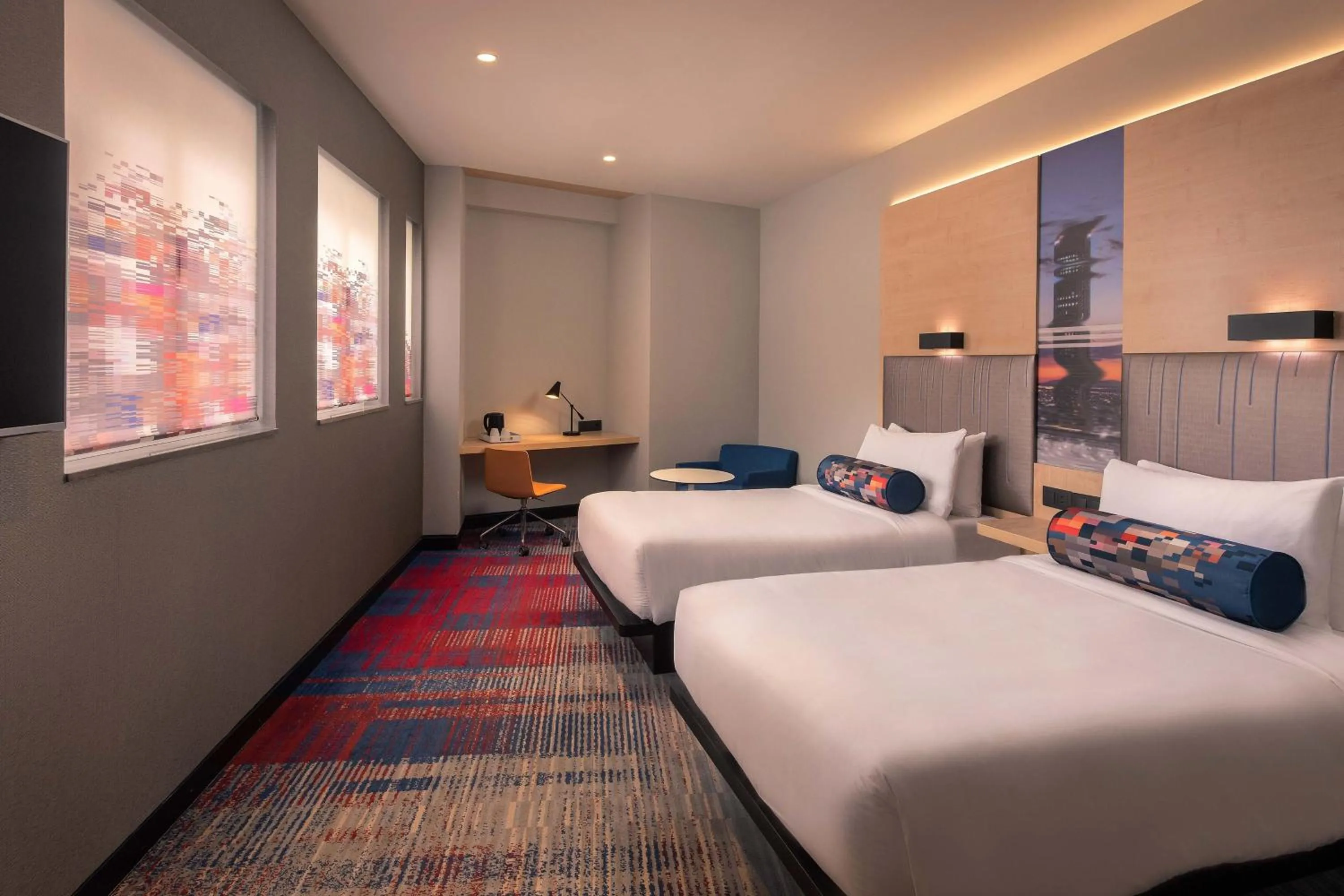 Photo of the whole room, Bed in Aloft Madrid Gran Via