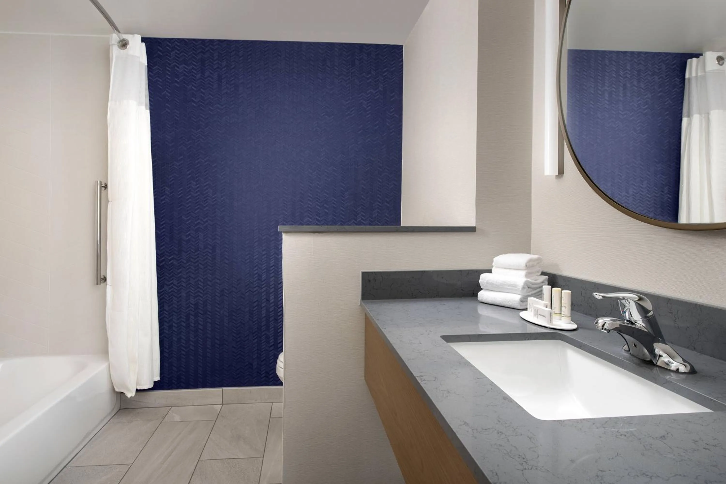 Bathroom, Bed in Fairfield Inn & Suites by Marriott New Orleans Metairie