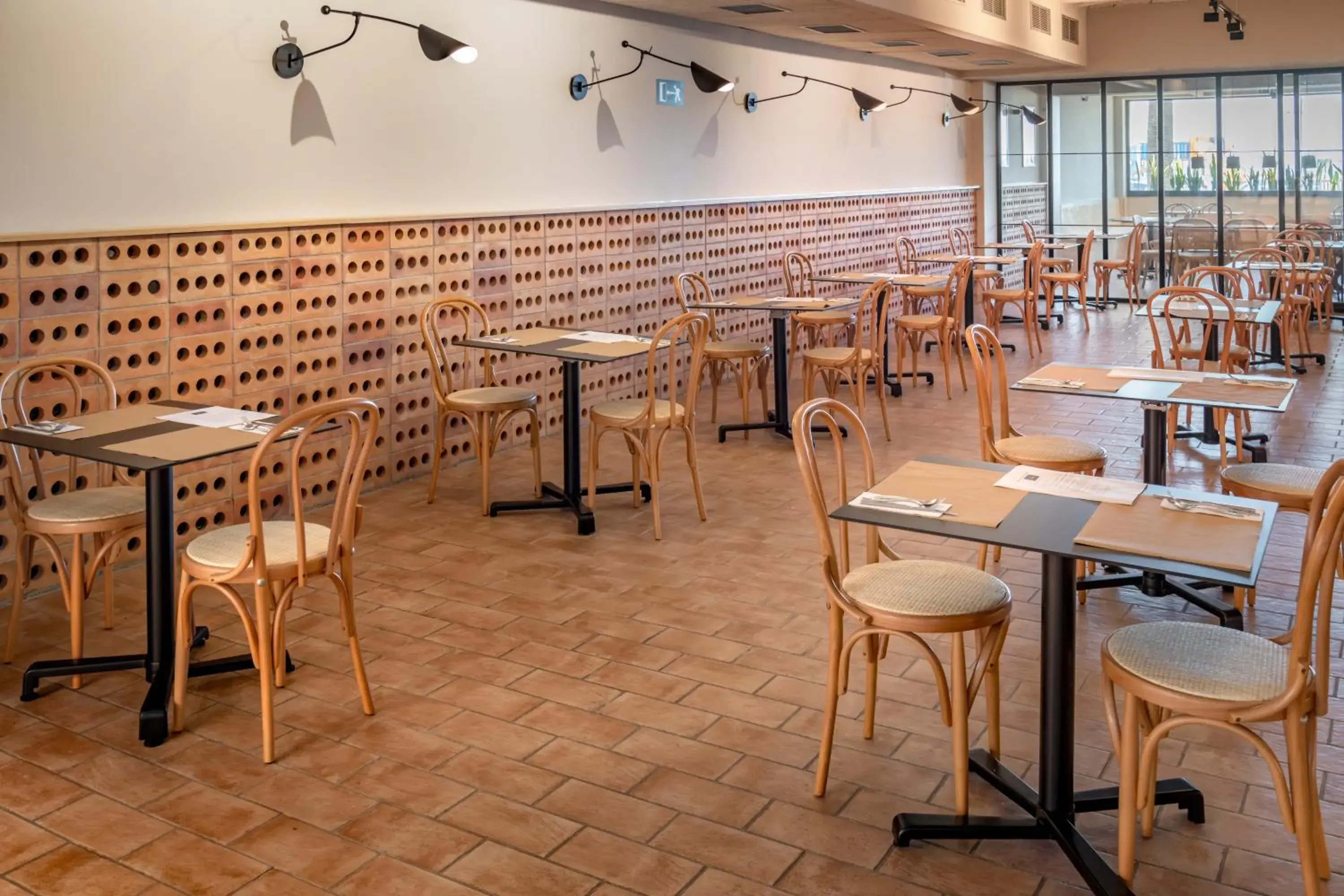 Restaurant/places to eat in GHT Miratge - Only Adults 18 and up Restaurant/places to eat in GHT Miratge - Only Adults 18 and up