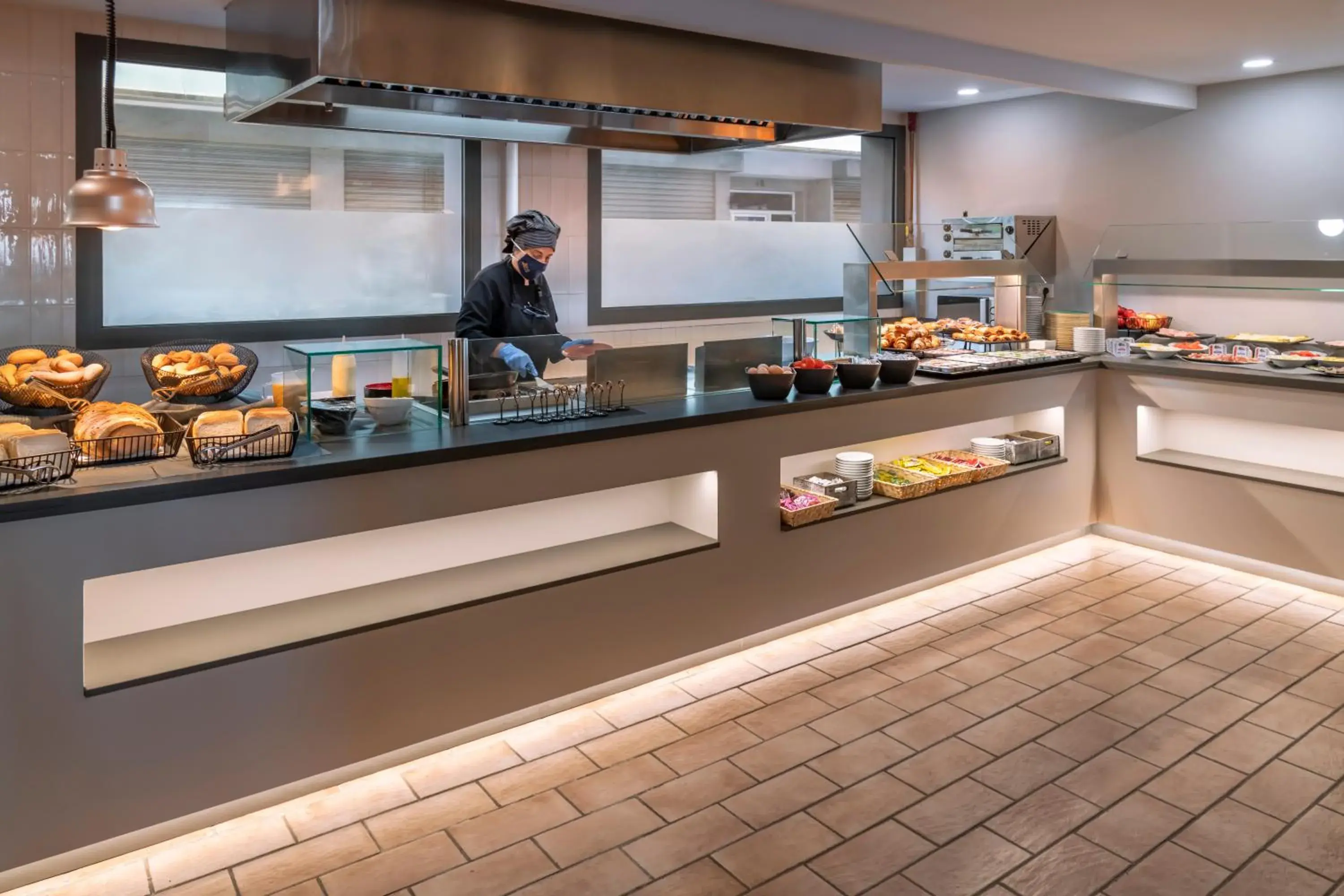 Buffet breakfast in GHT Miratge - Only Adults 18 and up Buffet breakfast in GHT Miratge - Only Adults 18 and up