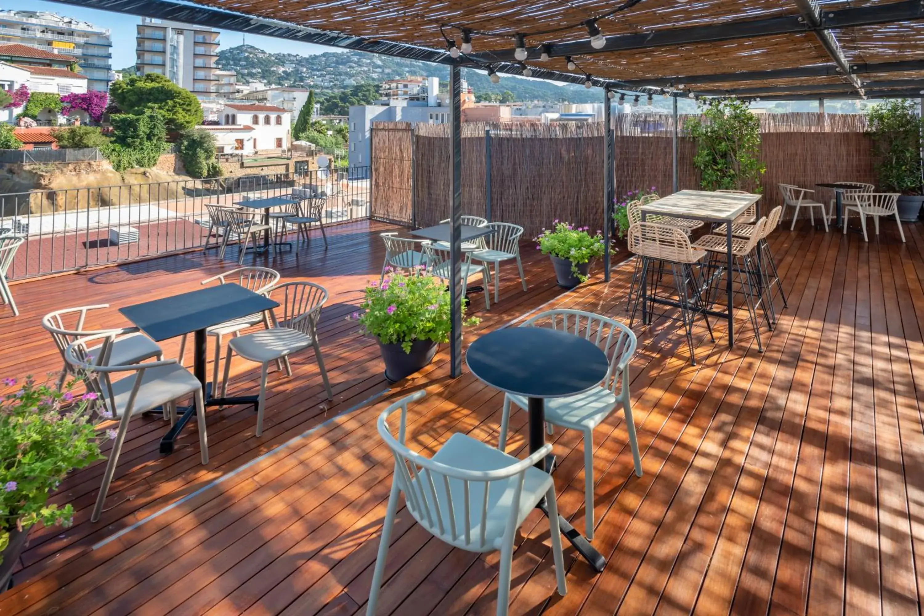 Lounge or bar in GHT Miratge - Only Adults 18 and up Lounge or bar in GHT Miratge - Only Adults 18 and up