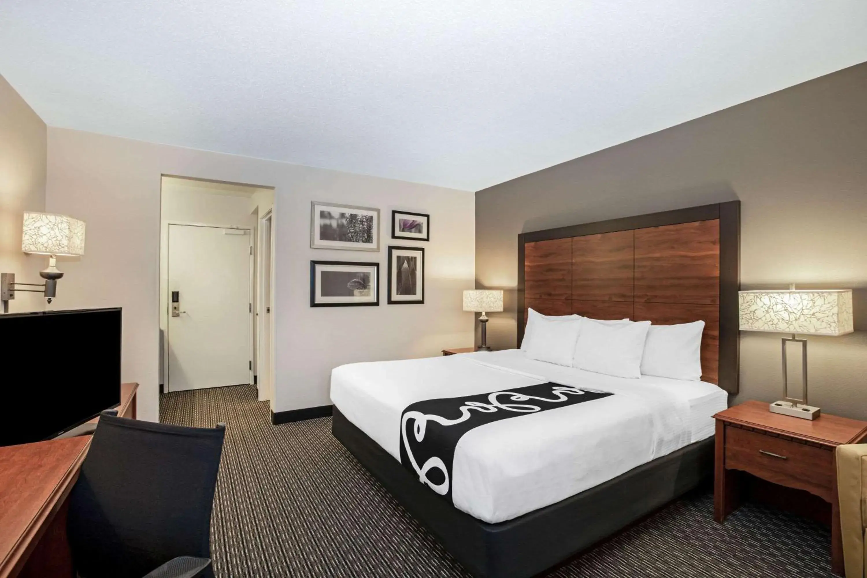 Photo of the whole room, Bed in La Quinta by Wyndham N Little Rock - McCain Mall Photo of the whole room, Bed in La Quinta by Wyndham N Little Rock - McCain Mall