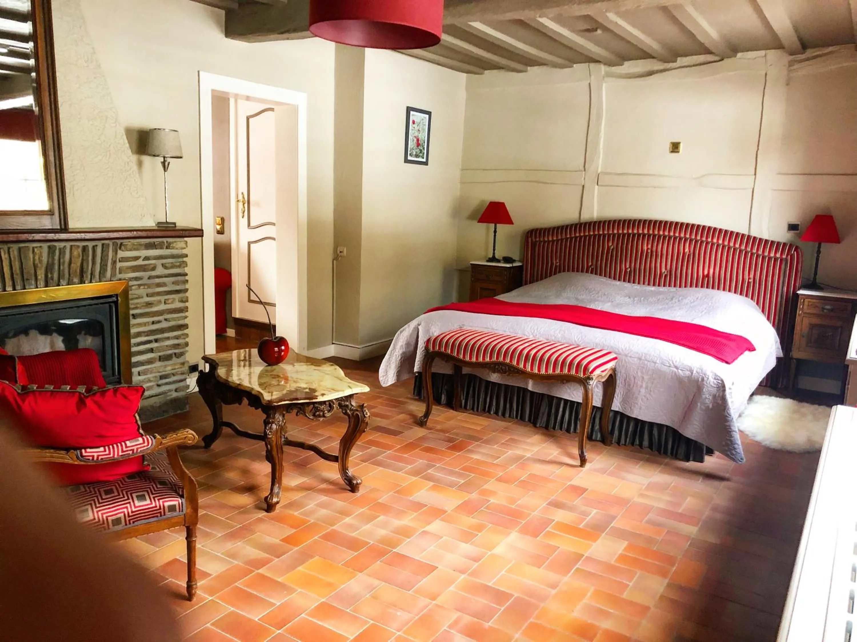 Family Room with Shower in Hostellerie de la Chapelle