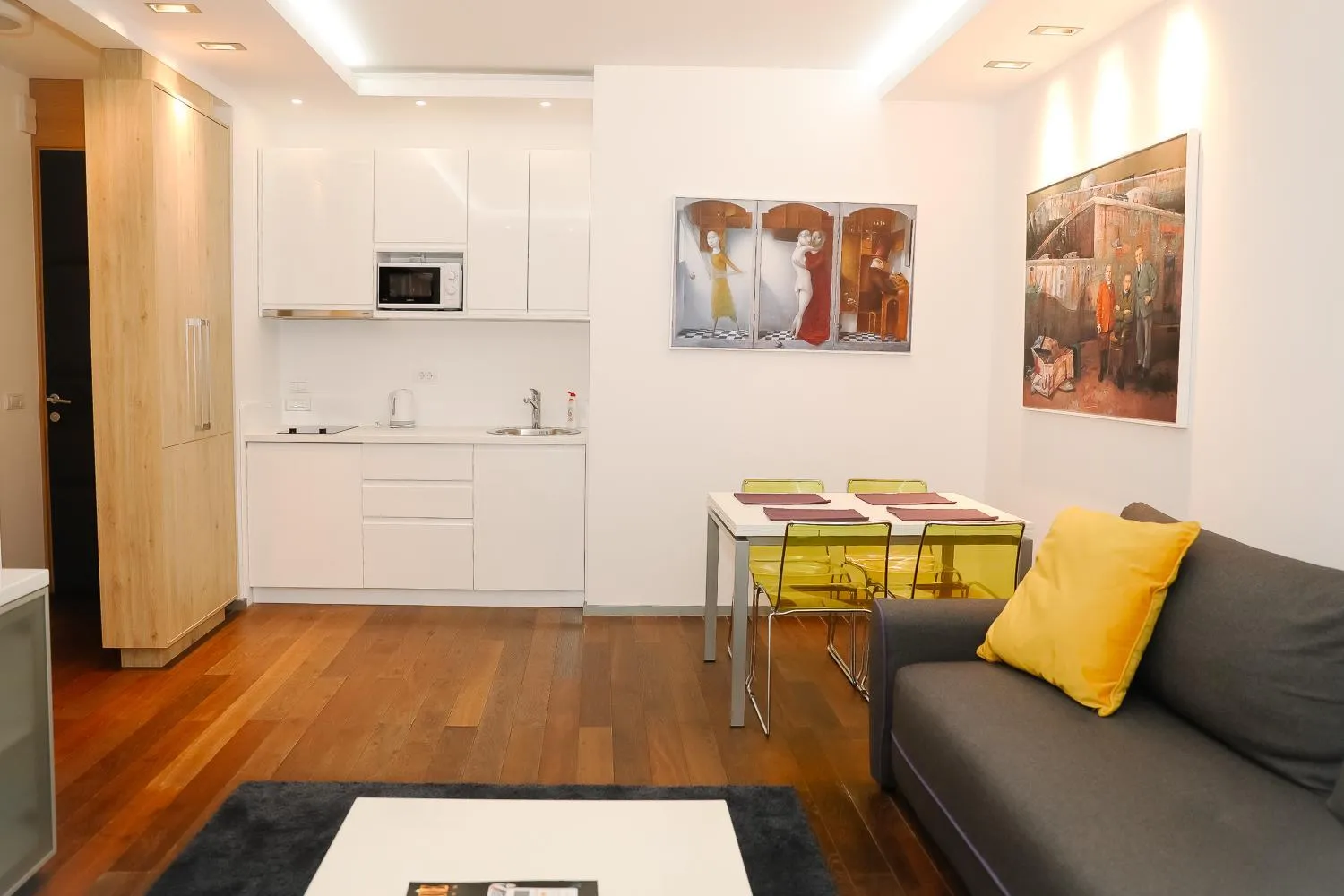 STATUS Superior Apartments