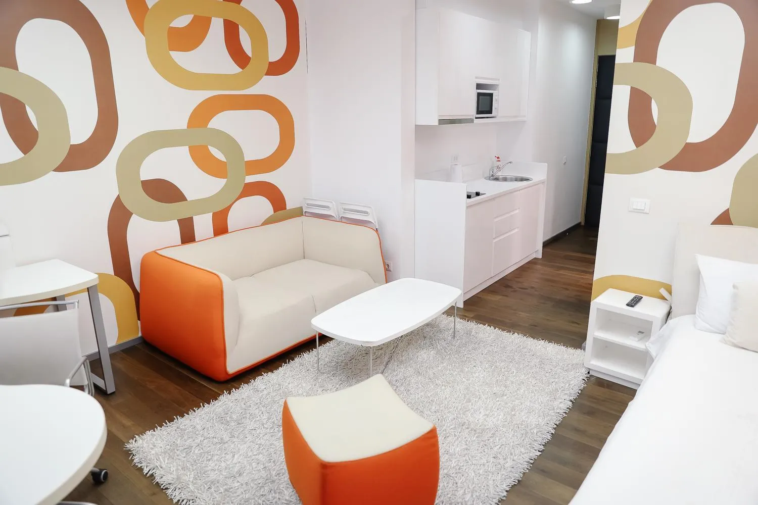STATUS Superior Apartments