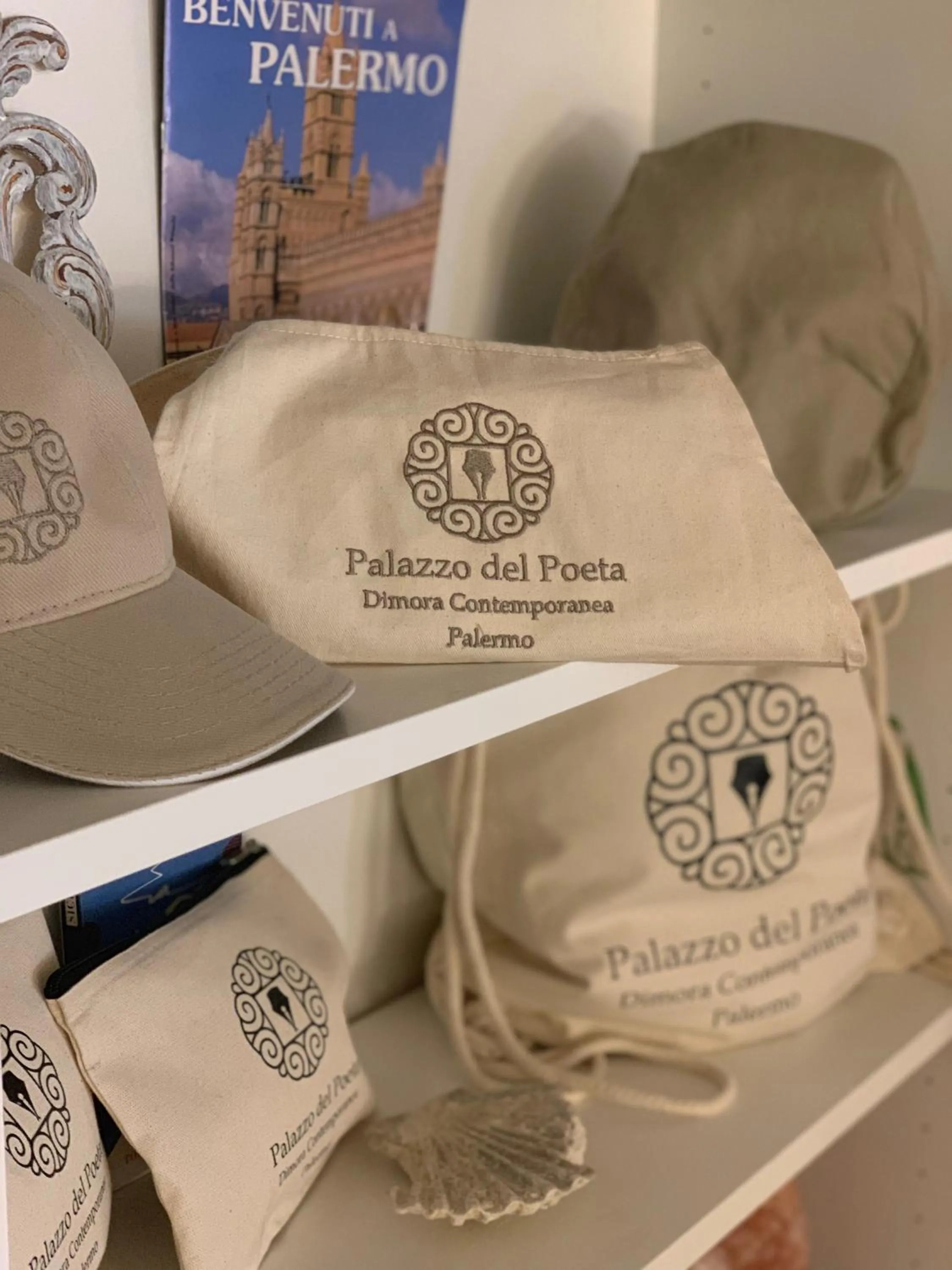 Decorative detail in Palazzo del Poeta - Dimora Contemporanea