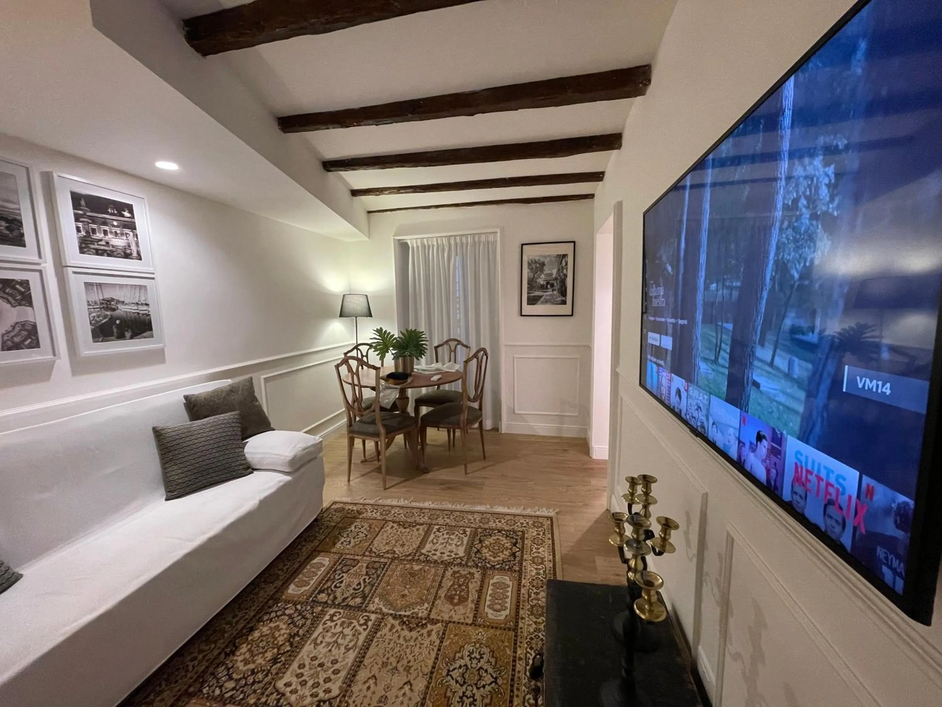 Communal lounge/ TV room in Palazzo del Poeta - Dimora Contemporanea