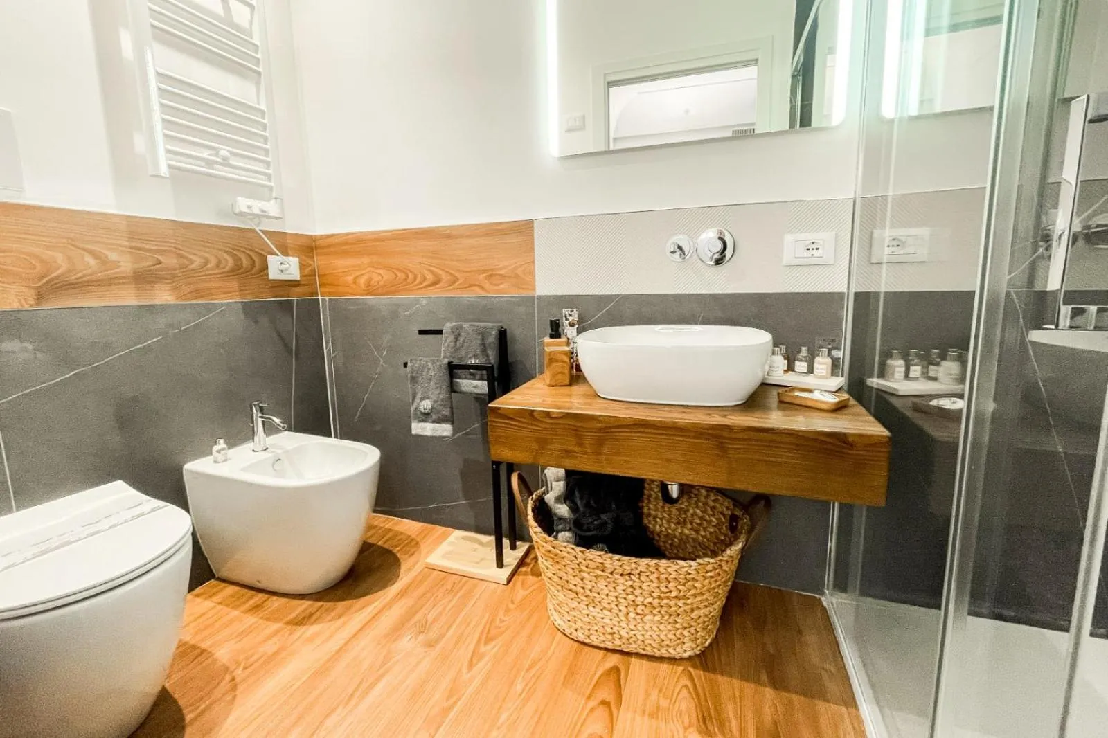 Shower in Palazzo del Poeta - Dimora Contemporanea