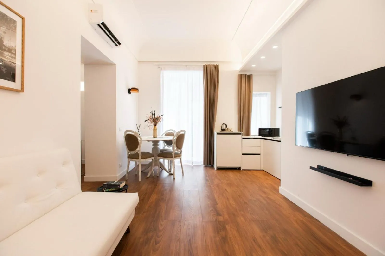 Communal lounge/ TV room in Palazzo del Poeta - Dimora Contemporanea