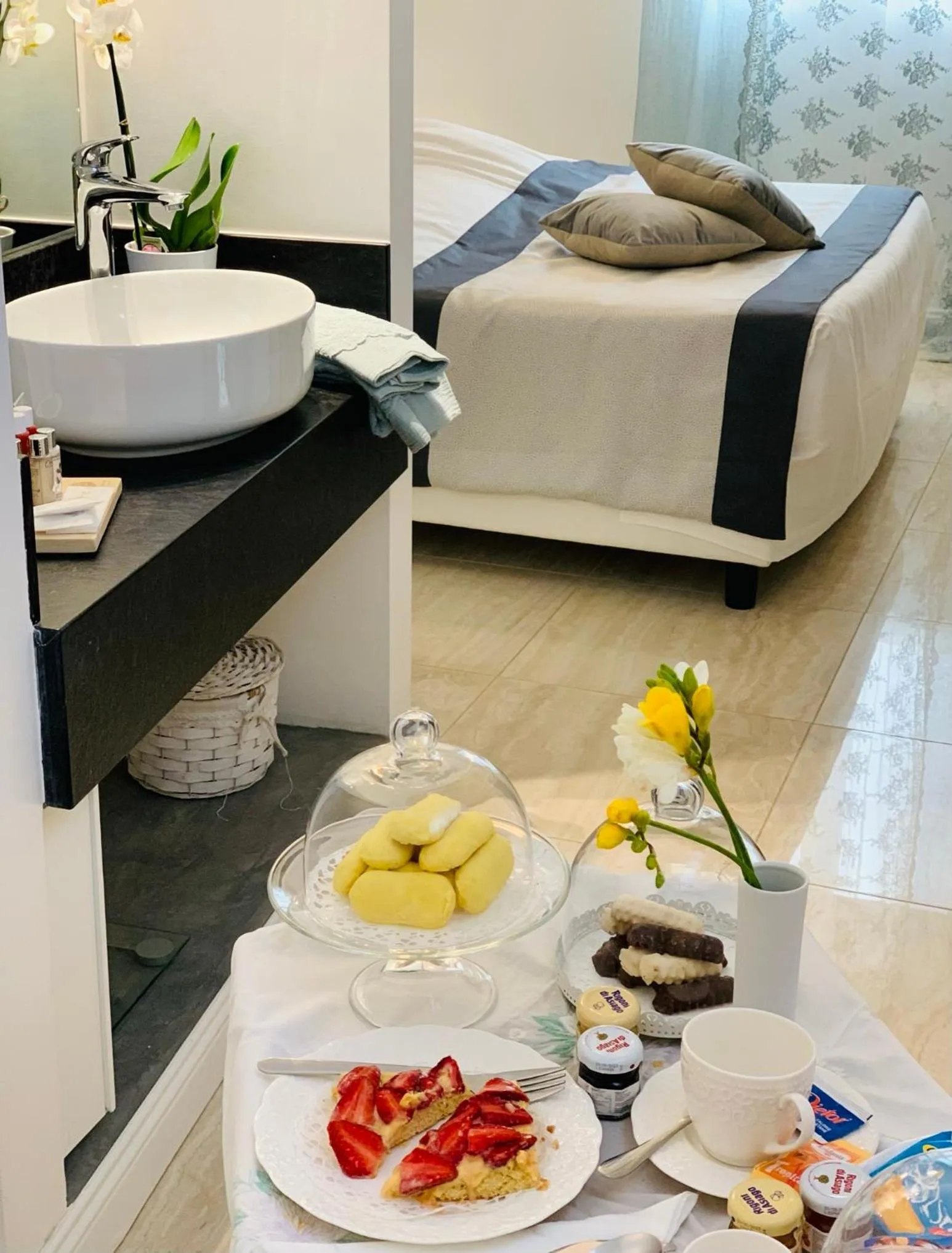 Breakfast in Palazzo del Poeta - Dimora Contemporanea