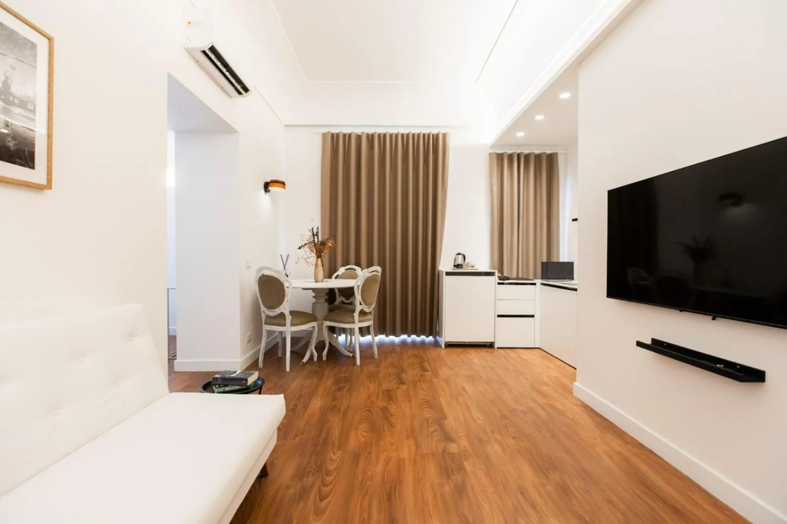 Communal lounge/ TV room in Palazzo del Poeta - Dimora Contemporanea