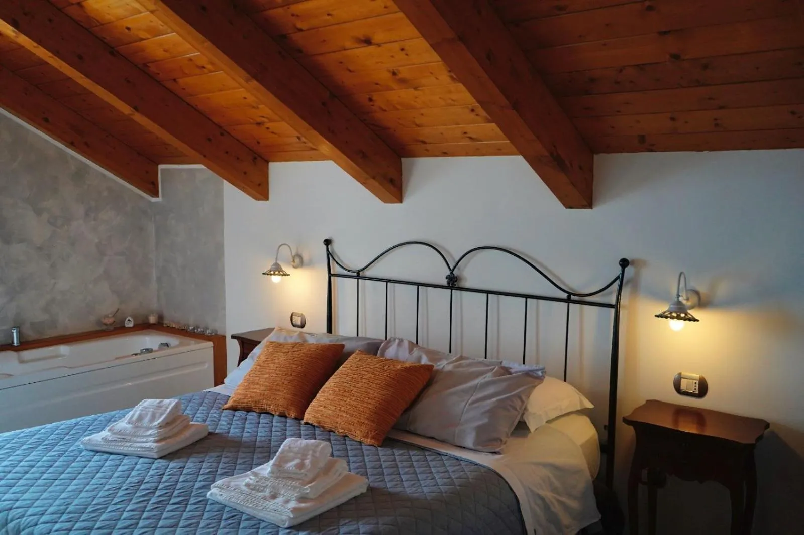 Bed in San Giacomo Relais