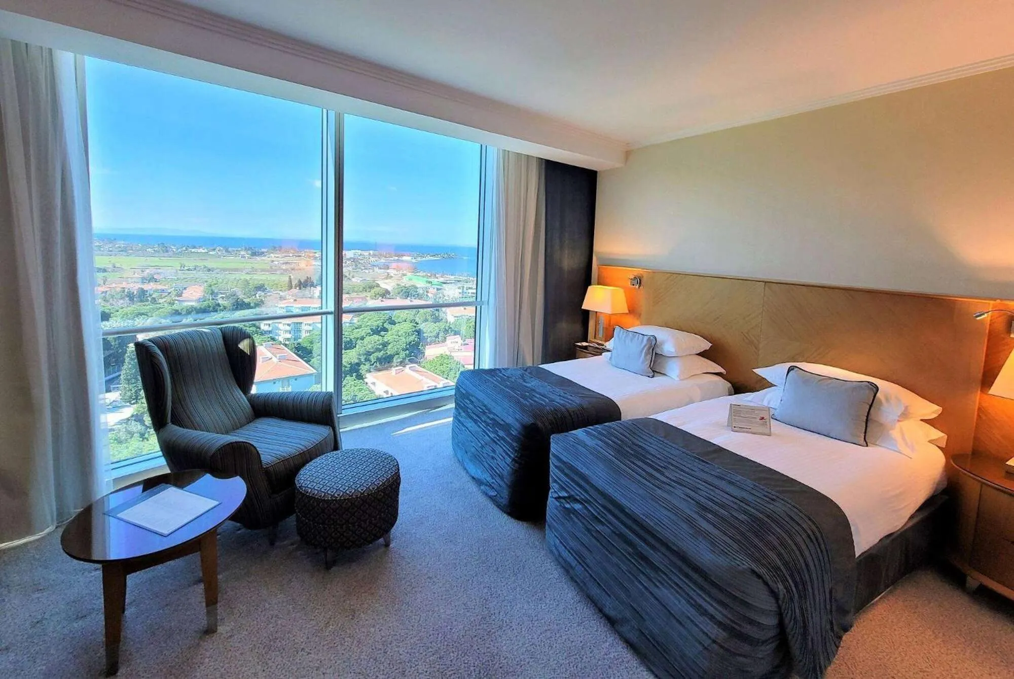 Photo of the whole room, Bed in Wyndham Grand Izmir Ozdilek Thermal & Spa