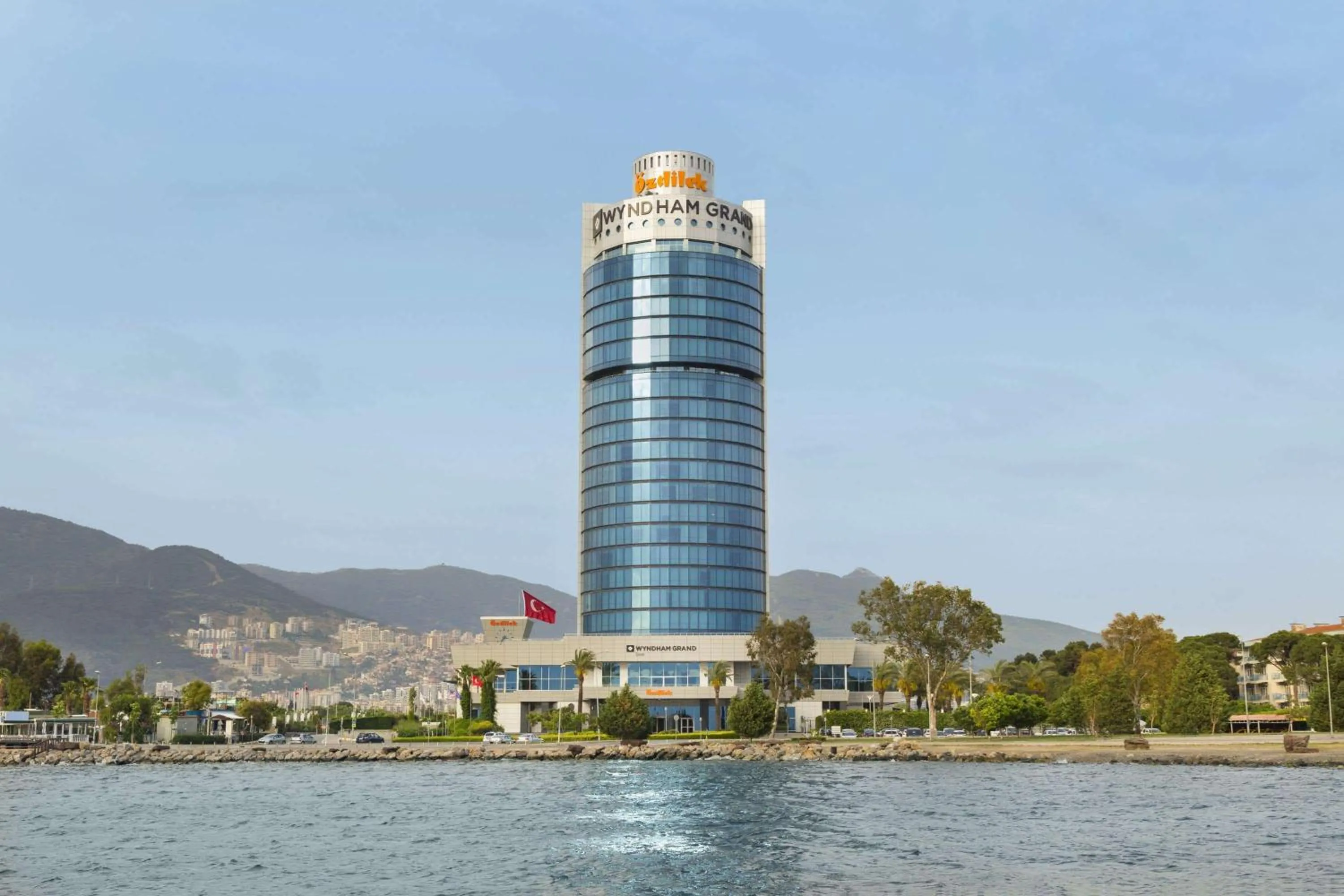 Property building in Wyndham Grand Izmir Ozdilek Thermal & Spa