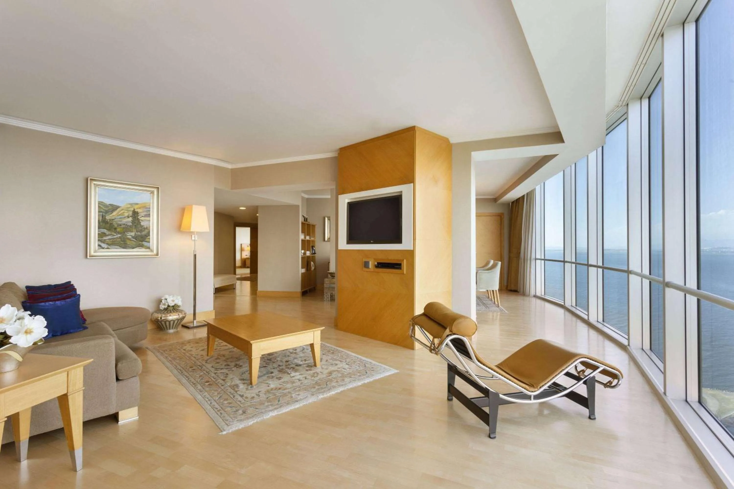 Photo of the whole room in Wyndham Grand Izmir Ozdilek Thermal & Spa