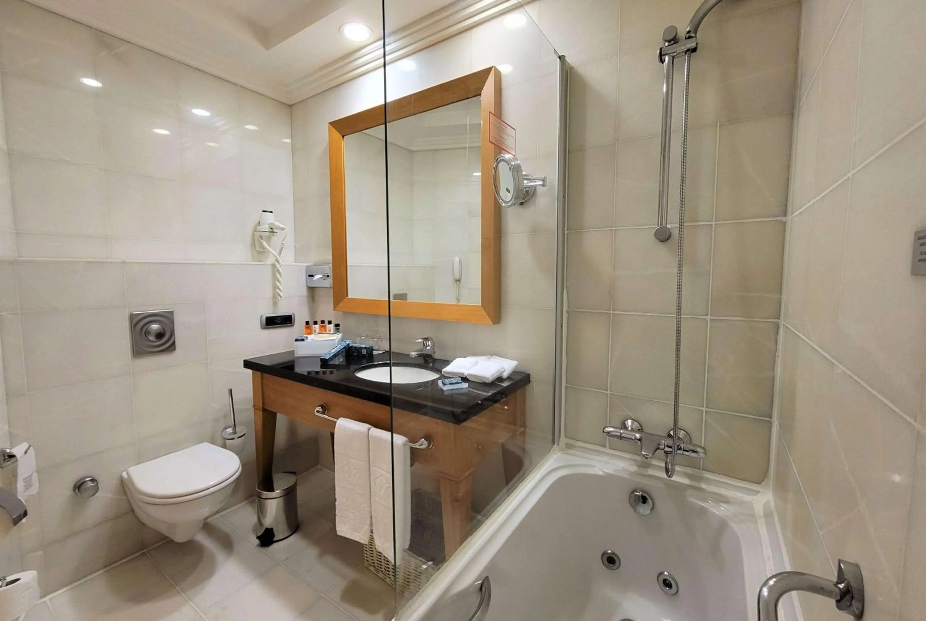Bathroom in Wyndham Grand Izmir Ozdilek Thermal & Spa
