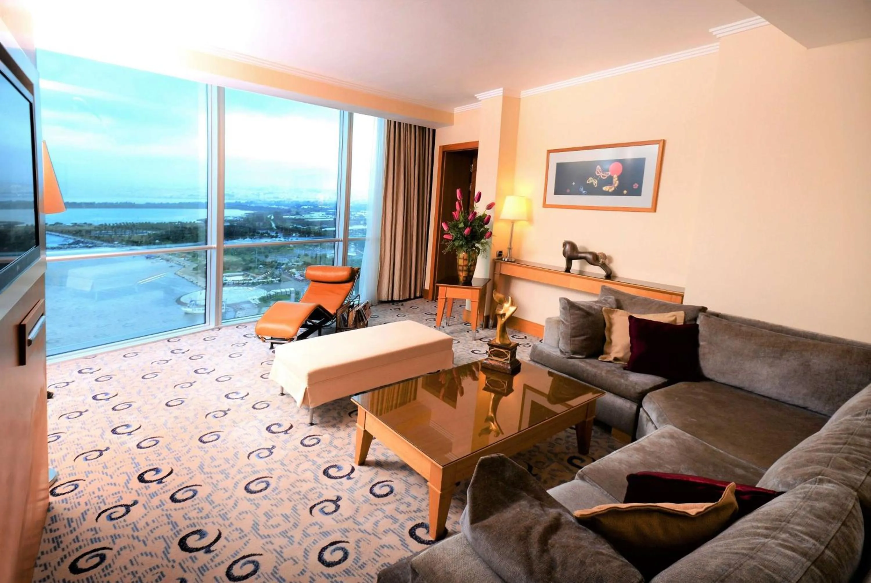 Photo of the whole room in Wyndham Grand Izmir Ozdilek Thermal & Spa